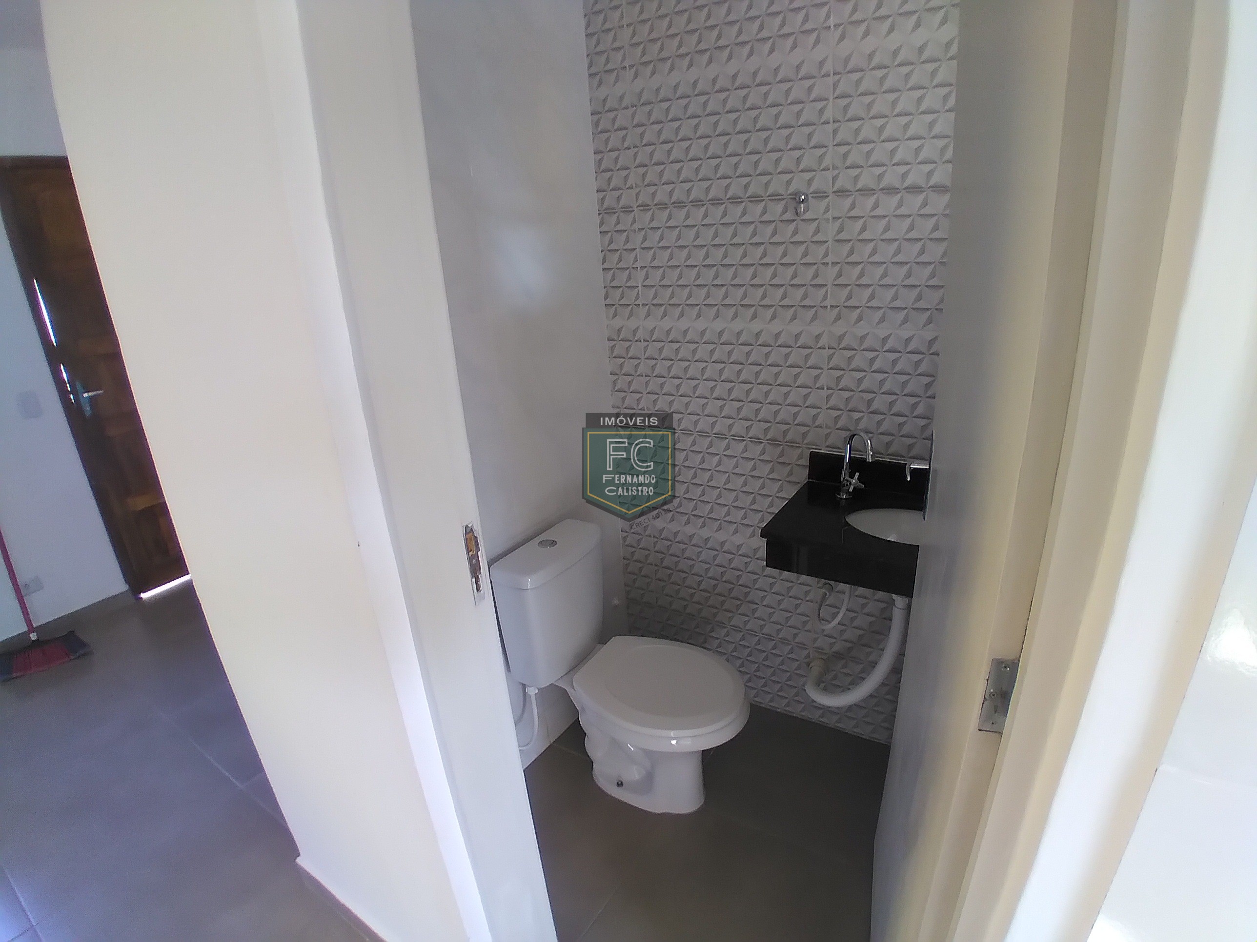 Sobrados novos 2 dormitórios (2 suítes) em condomínio, local
