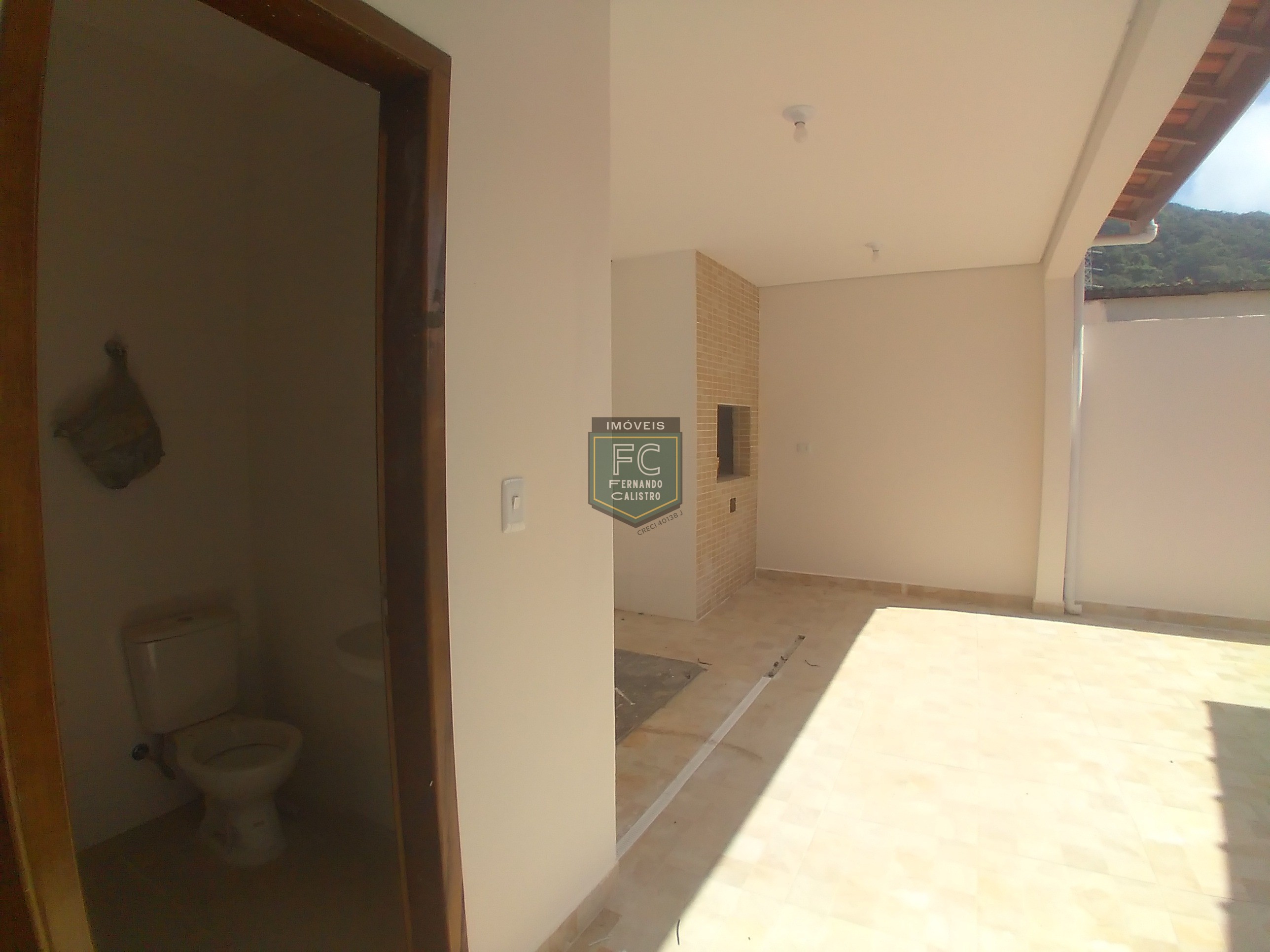 Casa isolada 3 dormitórios (1 suíte) modernizada, piscina, churrasqueira, edícula, a passos da praia, financ. Direto, permuta, jd. Marina, mongaguá/sp