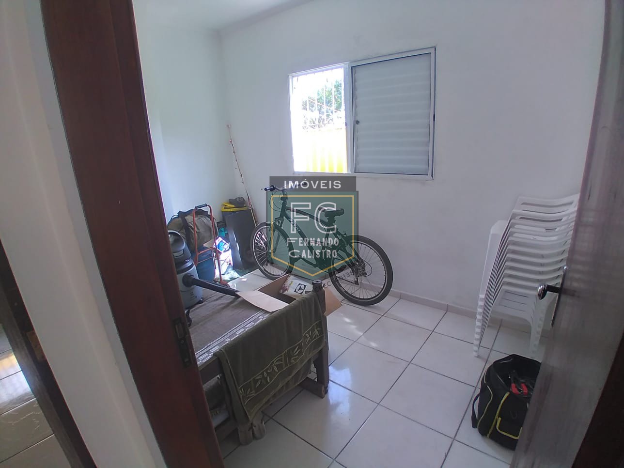 Só R$ 260 mil! casa térrea isolada lote inteiro 3 dormitórios (1 suíte), quadra da pista, quintal c/ espaço p/ piscina! 5 vagas, suarão, itanhaém, sp