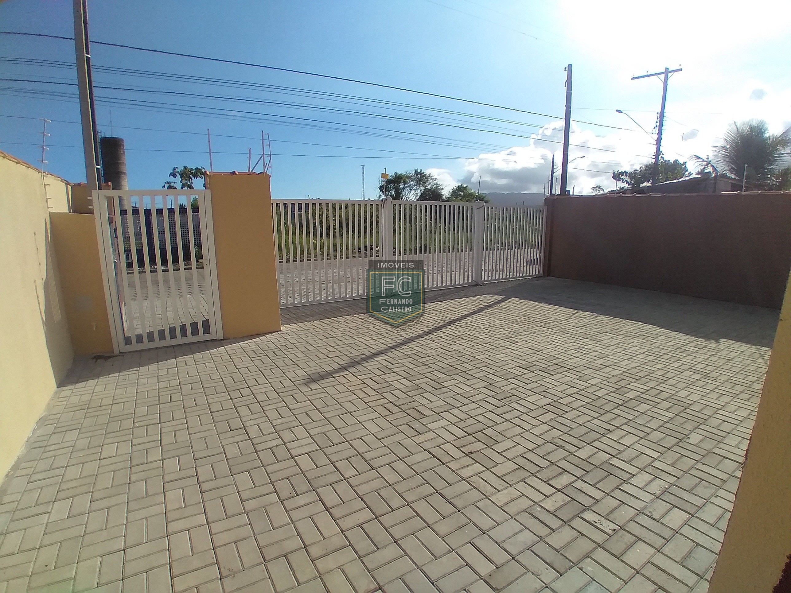 Sobrados novos 2 dormitórios (2 suítes) em condomínio, local