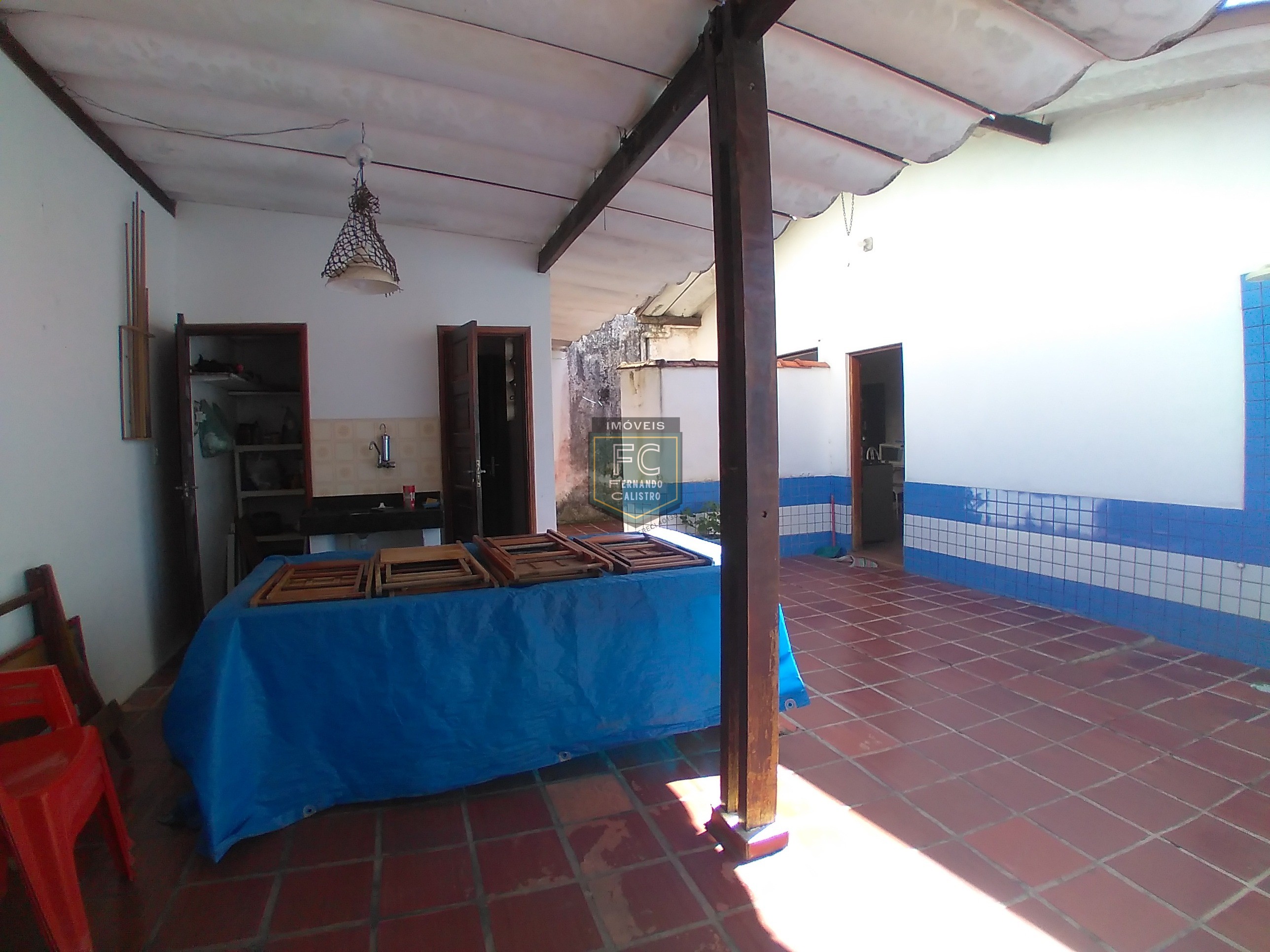 Casa lote inteiro 3 dormitórios (1 suíte), piscina, área gourmet, 6 vagas, edícula, a passos da praia, aceita financiamento, jd. Marina, mongaguá/sp