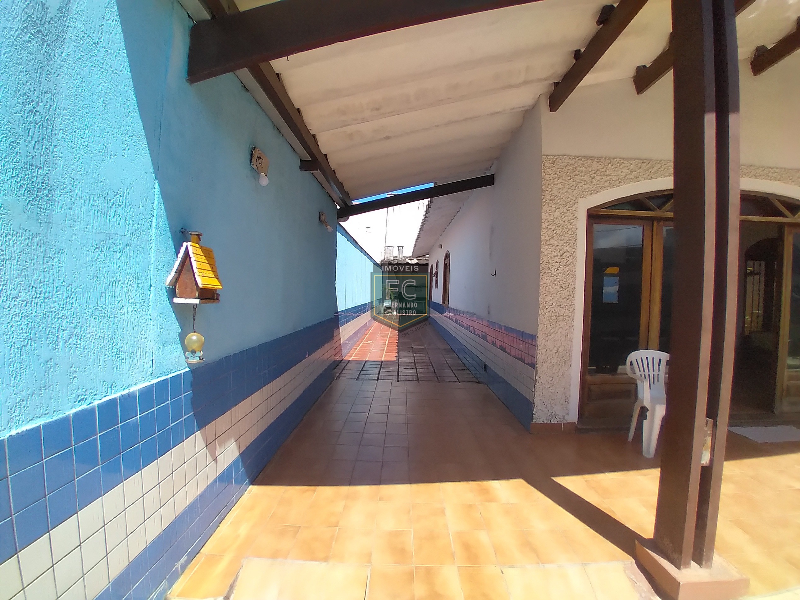 Casa lote inteiro 3 dormitórios (1 suíte), piscina, área gourmet, 6 vagas, edícula, a passos da praia, aceita financiamento, jd. Marina, mongaguá/sp