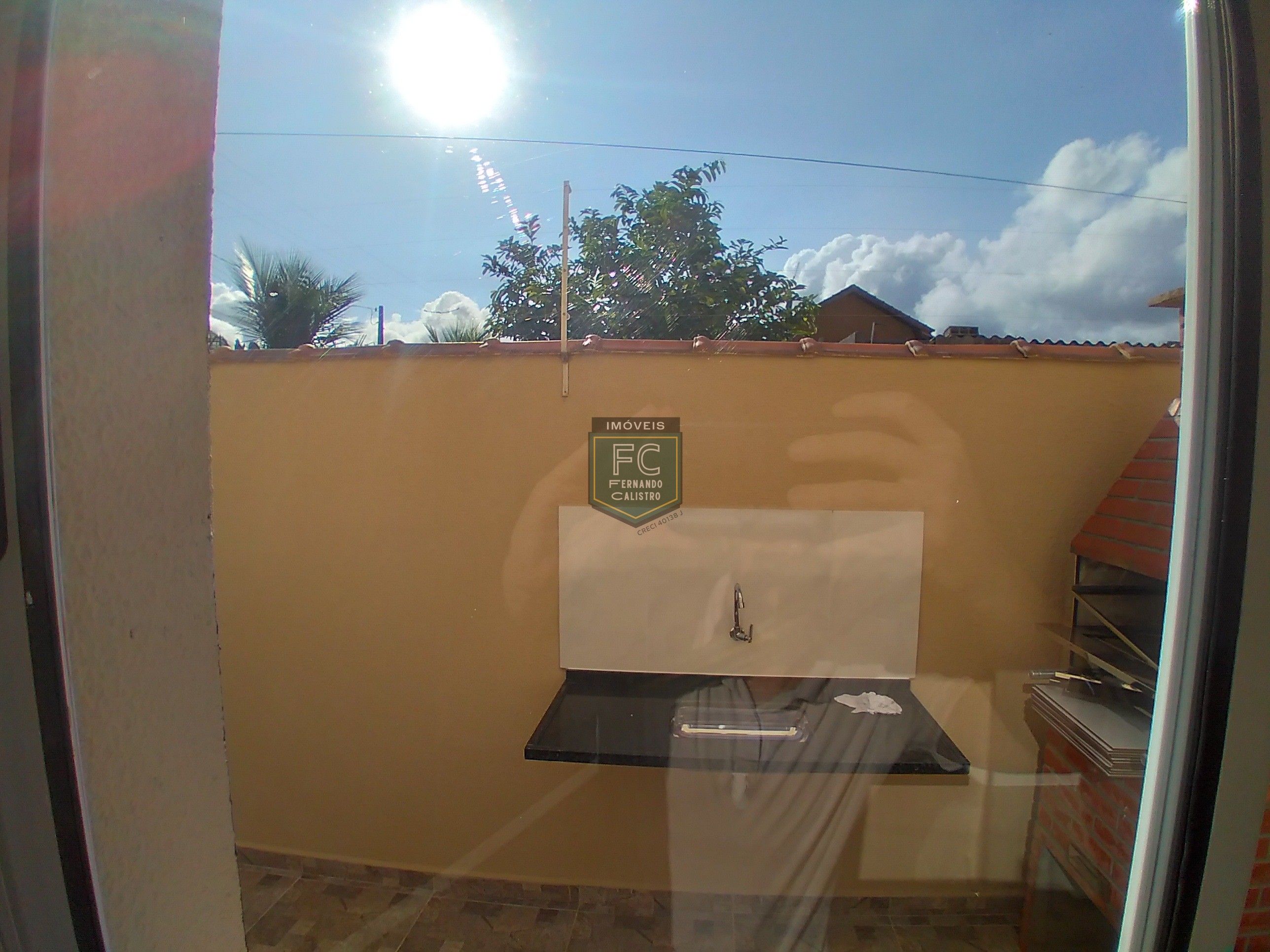 Sobrados novos 2 dormitórios (2 suítes) em condomínio, local
