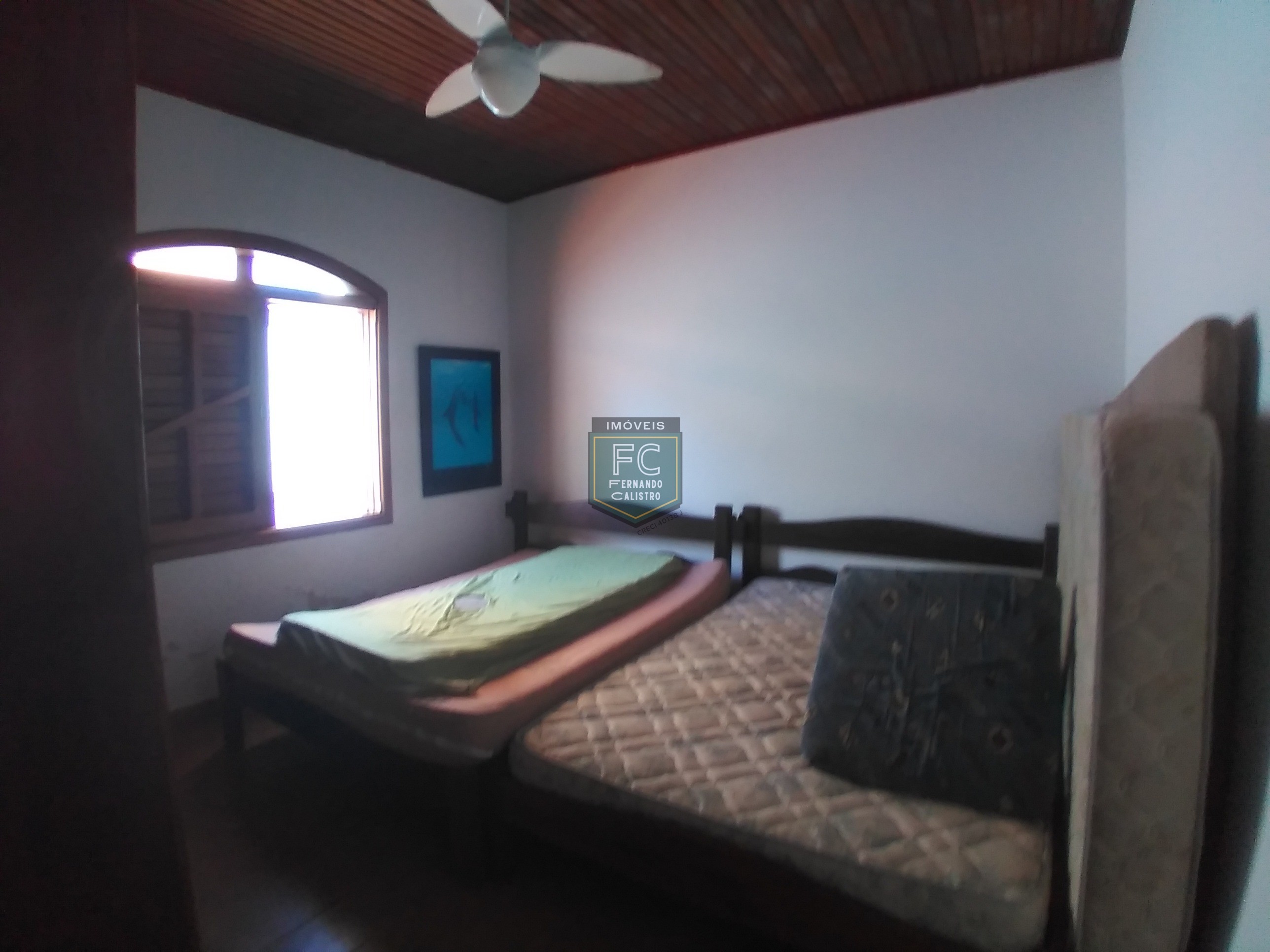 Casa lote inteiro 3 dormitórios (1 suíte), piscina, área gourmet, 6 vagas, edícula, a passos da praia, aceita financiamento, jd. Marina, mongaguá/sp
