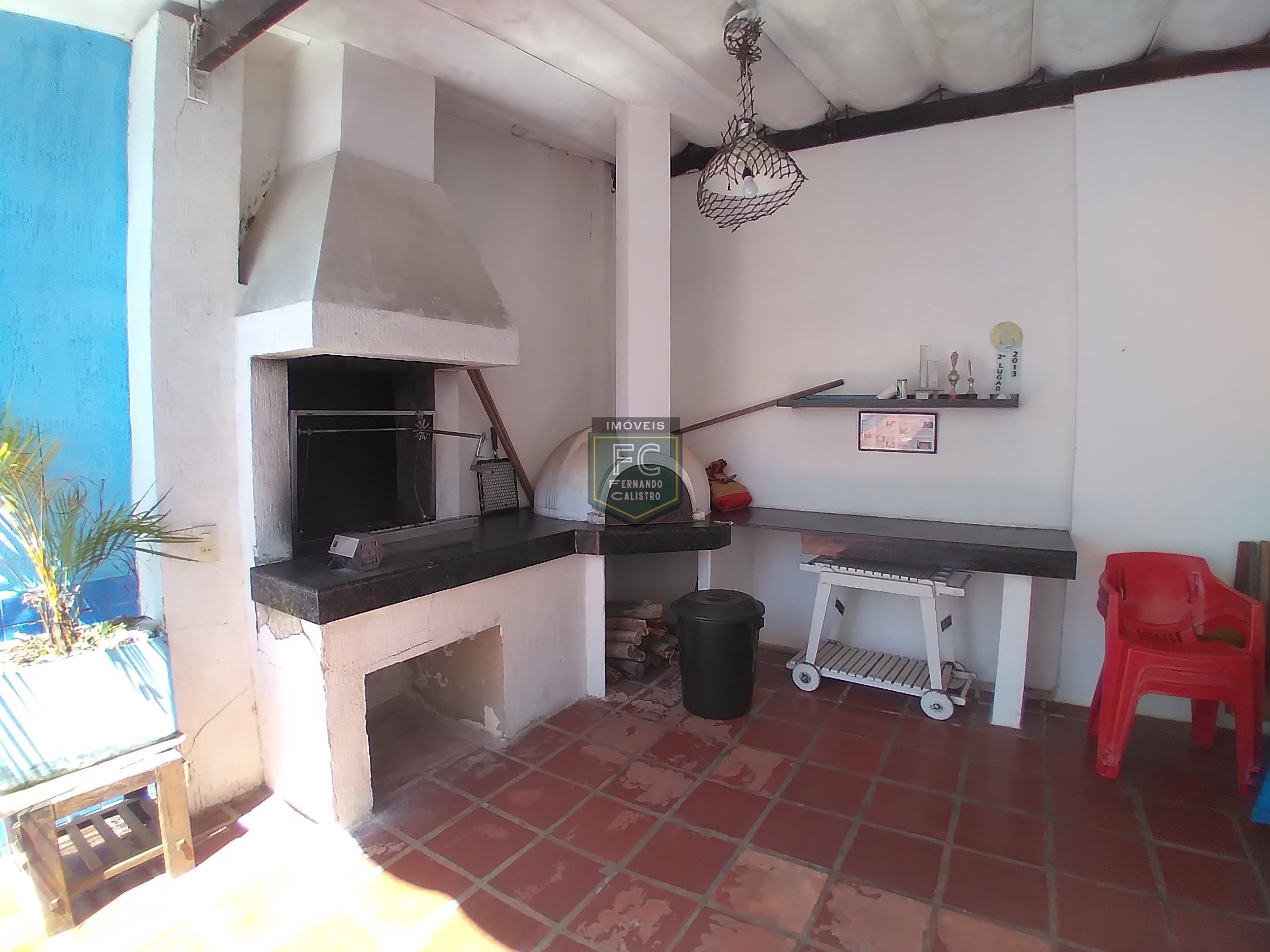 Casa lote inteiro 3 dormitórios (1 suíte), piscina, área gourmet, 6 vagas, edícula, a passos da praia, aceita financiamento, jd. Marina, mongaguá/sp
