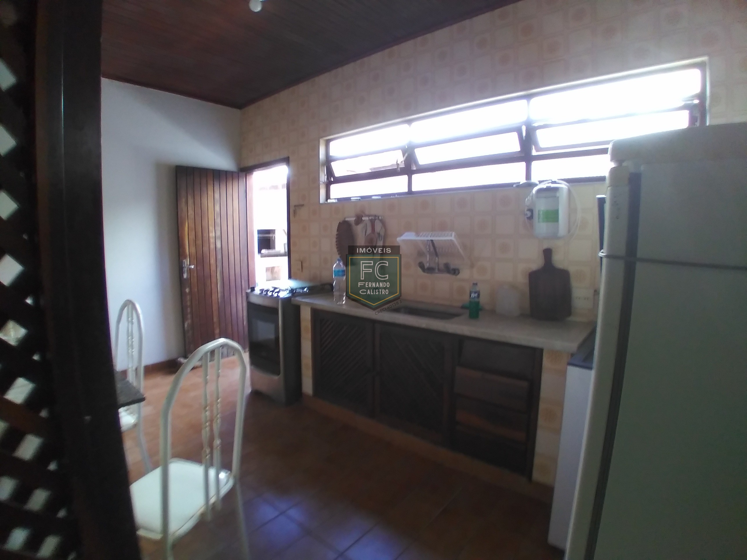 Casa lote inteiro 3 dormitórios (1 suíte), piscina, área gourmet, 6 vagas, edícula, a passos da praia, aceita financiamento, jd. Marina, mongaguá/sp