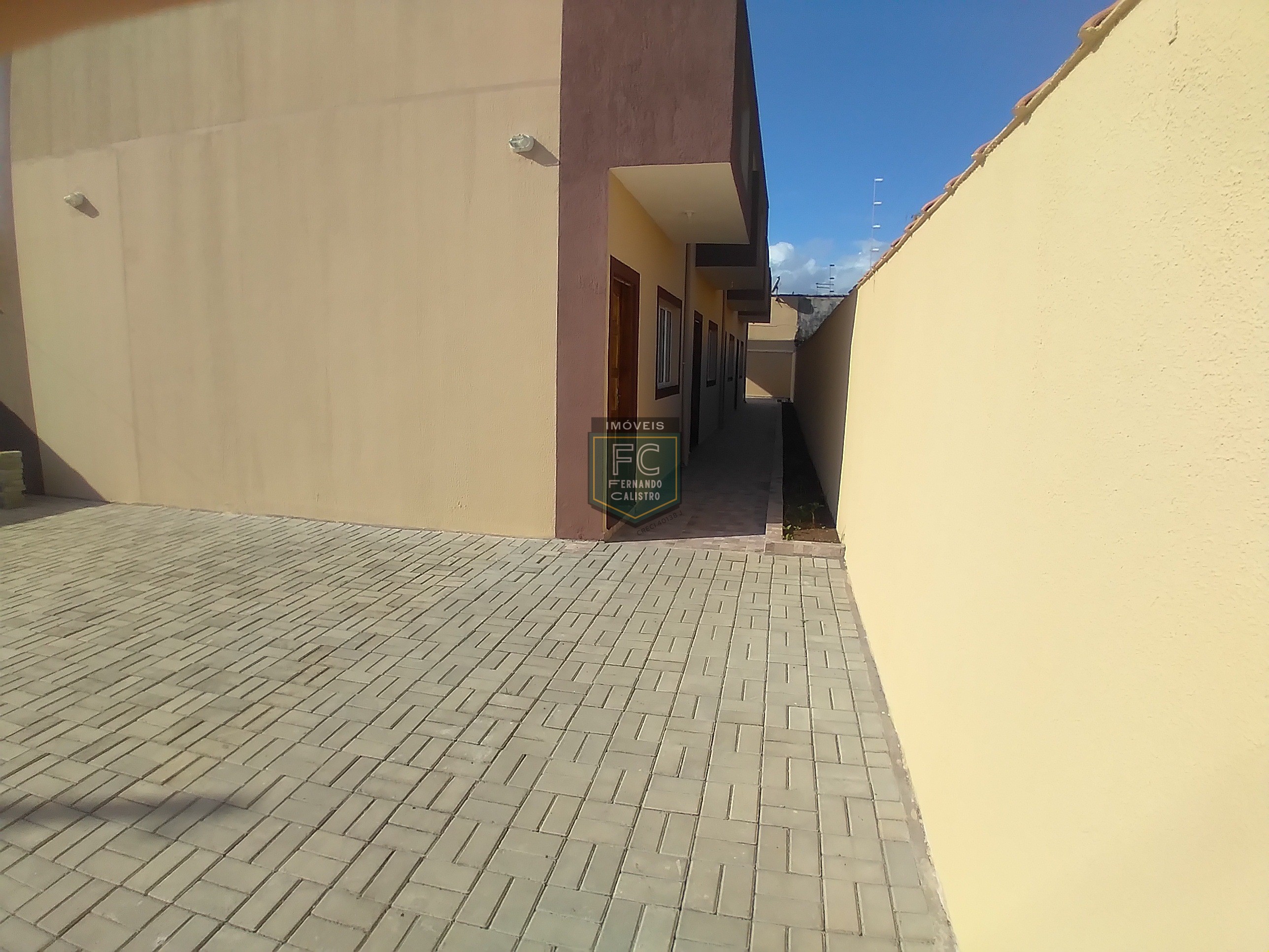 Sobrados novos 2 dormitórios (2 suítes) em condomínio, local