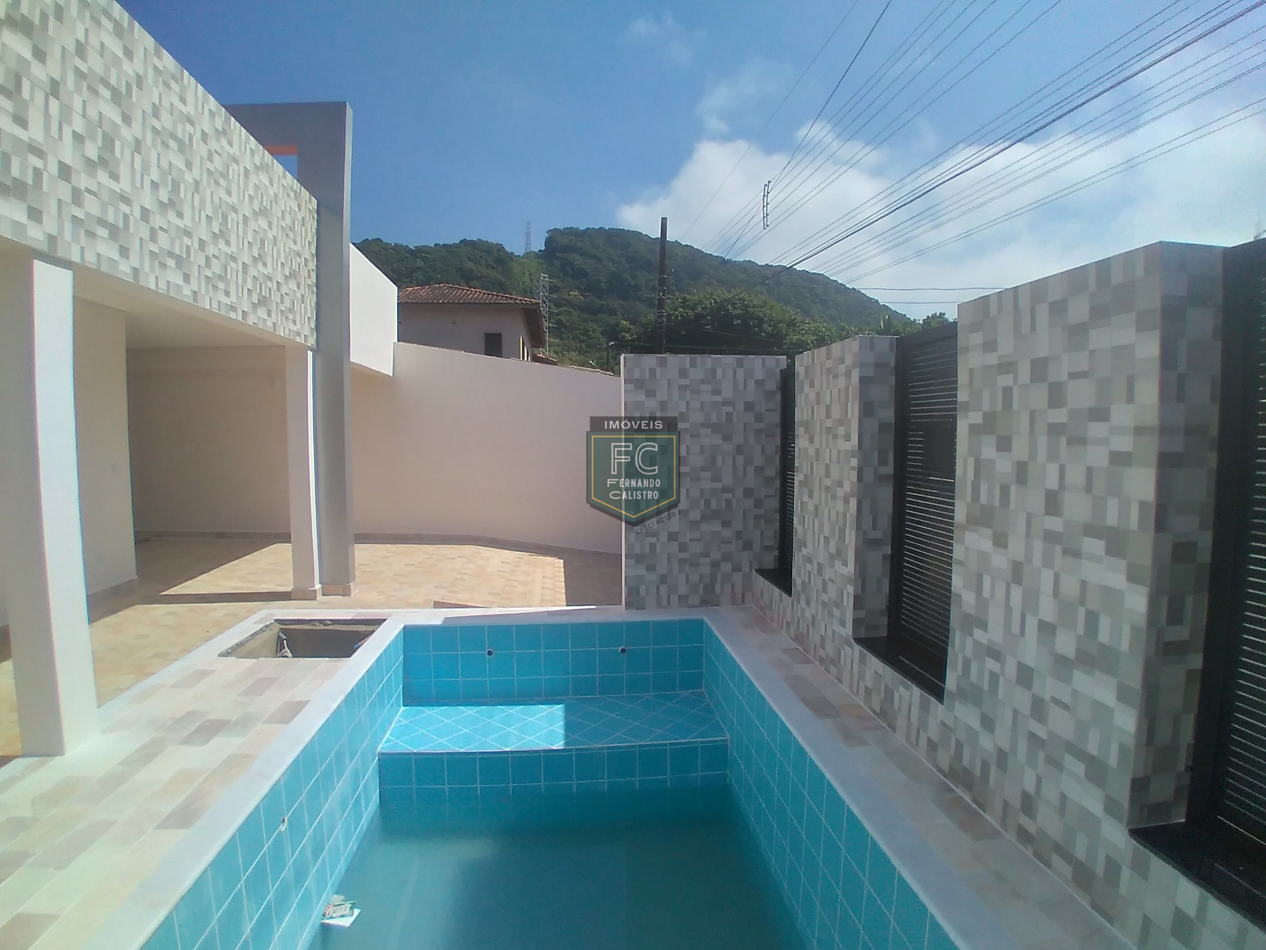 Casa isolada 3 dormitórios (1 suíte) modernizada, piscina, c