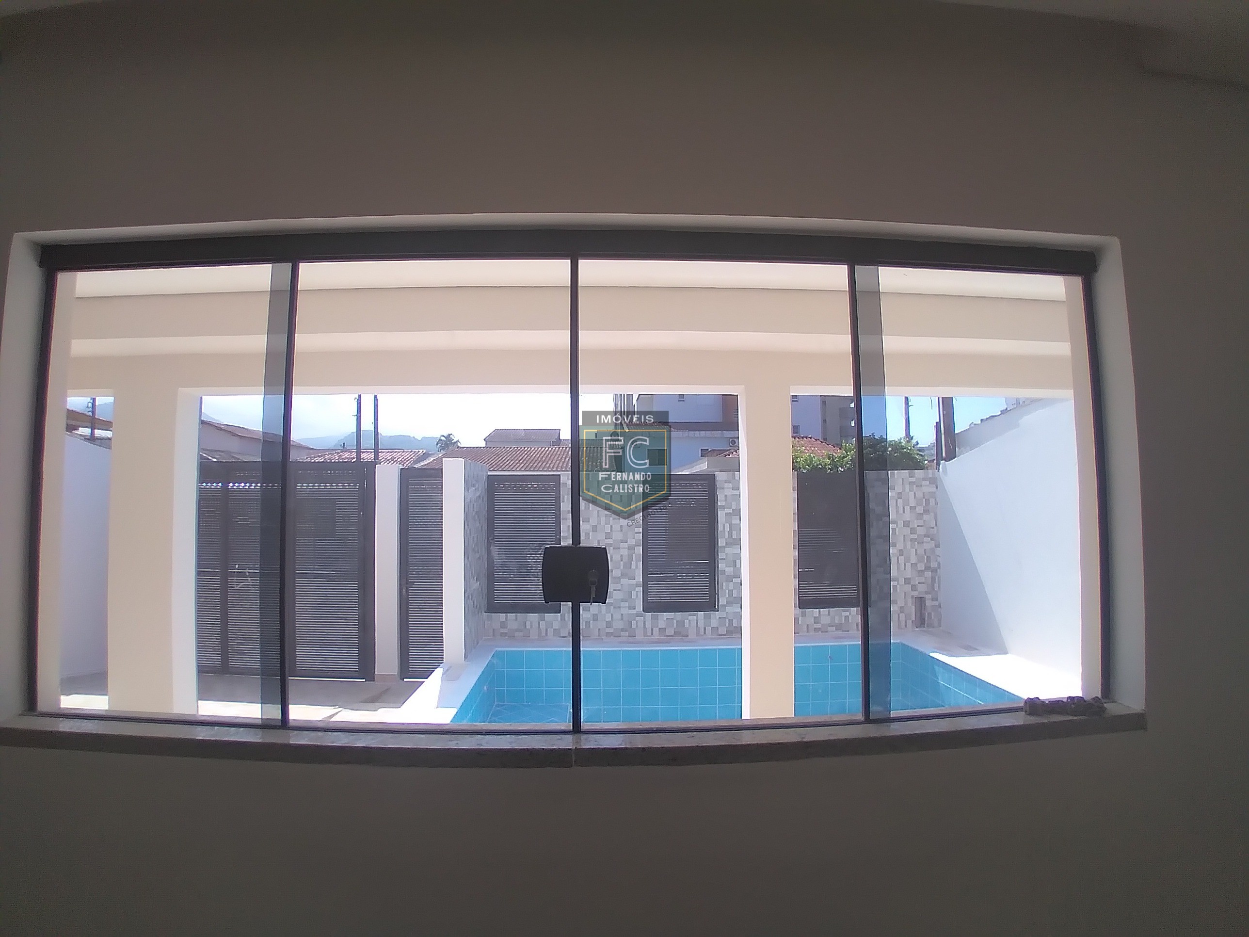 Casa isolada 3 dormitórios (1 suíte) modernizada, piscina, c