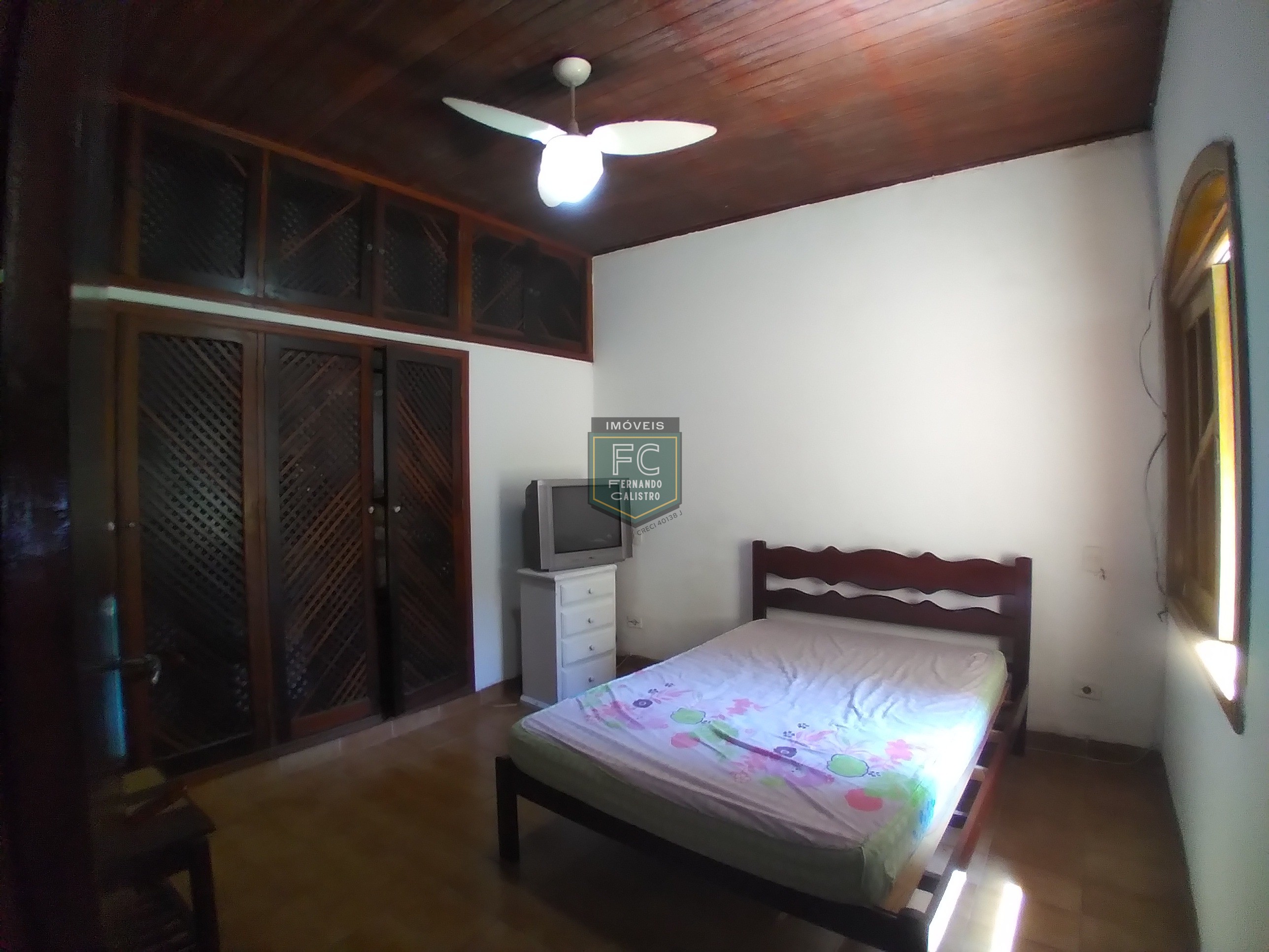 Casa lote inteiro 3 dormitórios (1 suíte), piscina, área gourmet, 6 vagas, edícula, a passos da praia, aceita financiamento, jd. Marina, mongaguá/sp