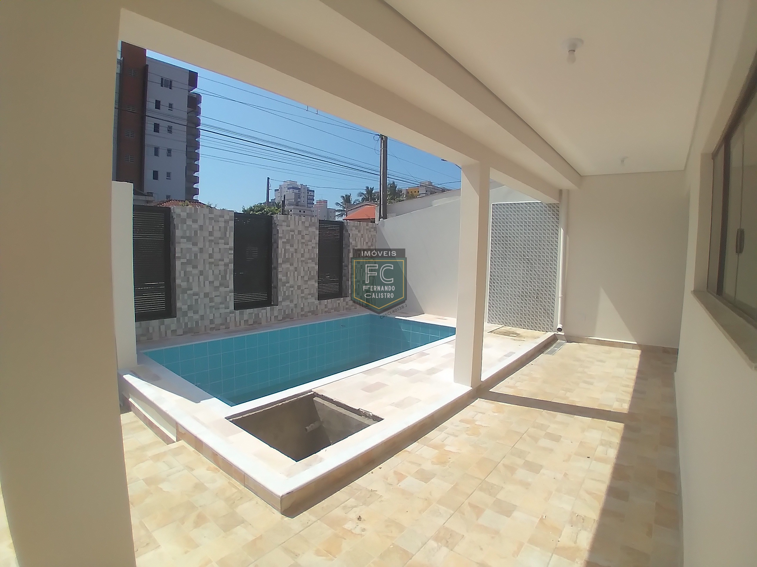 Casa isolada 3 dormitórios (1 suíte) modernizada, piscina, c