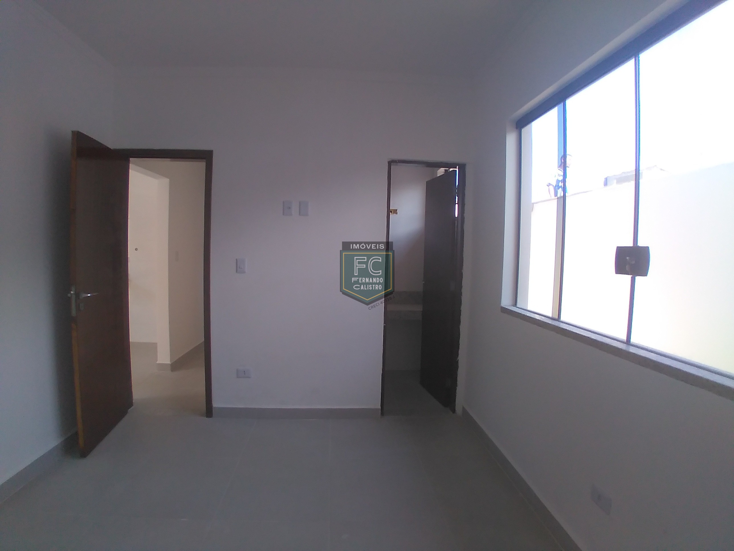 Casa isolada 3 dormitórios (1 suíte) modernizada, piscina, churrasqueira, edícula, a passos da praia, financ. Direto, permuta, jd. Marina, mongaguá/sp