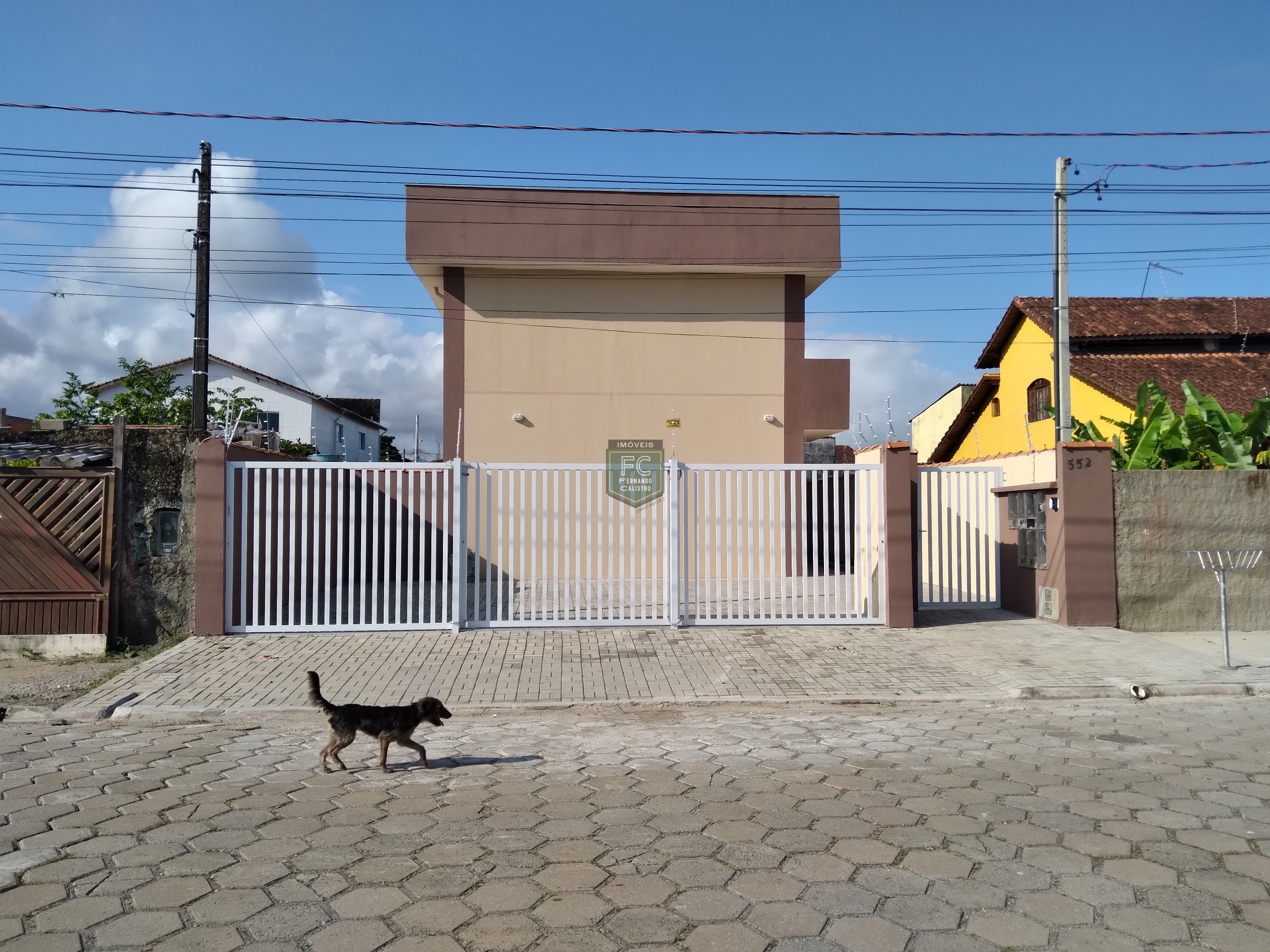 Sobrados novos 2 dormitórios (2 suítes) em condomínio, local