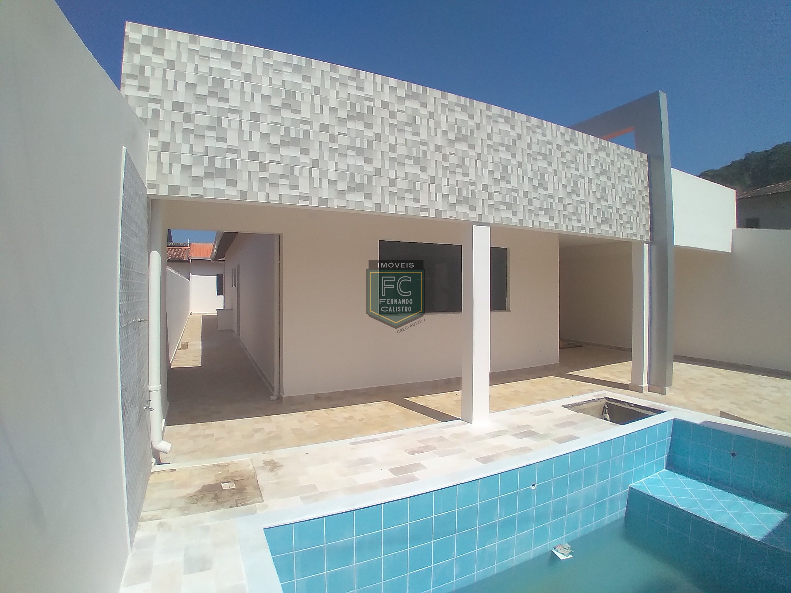 Casa isolada 3 dormitórios (1 suíte) modernizada, piscina, c