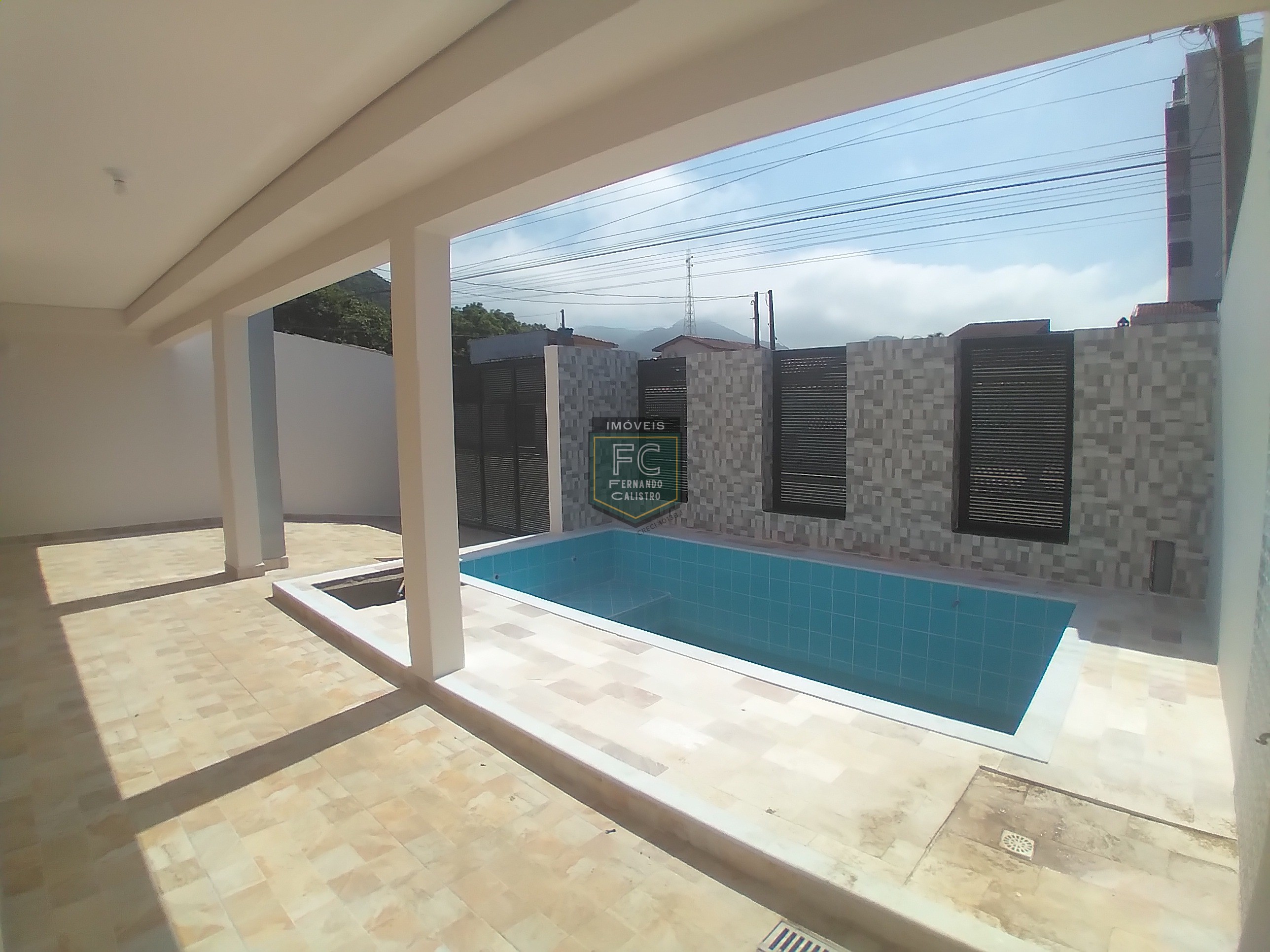Casa isolada 3 dormitórios (1 suíte) modernizada, piscina, c