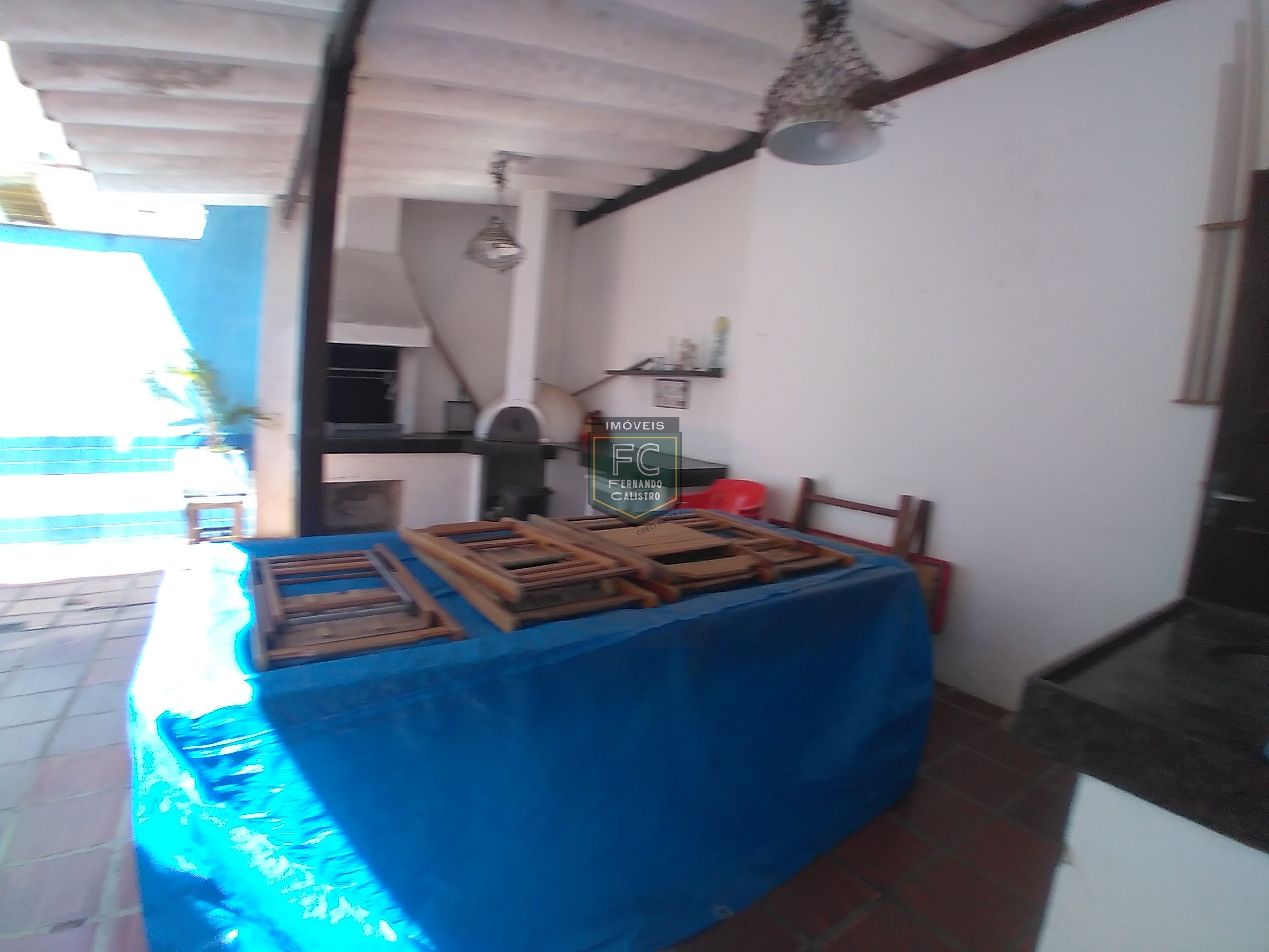 Casa lote inteiro 3 dormitórios (1 suíte), piscina, área gourmet, 6 vagas, edícula, a passos da praia, aceita financiamento, jd. Marina, mongaguá/sp
