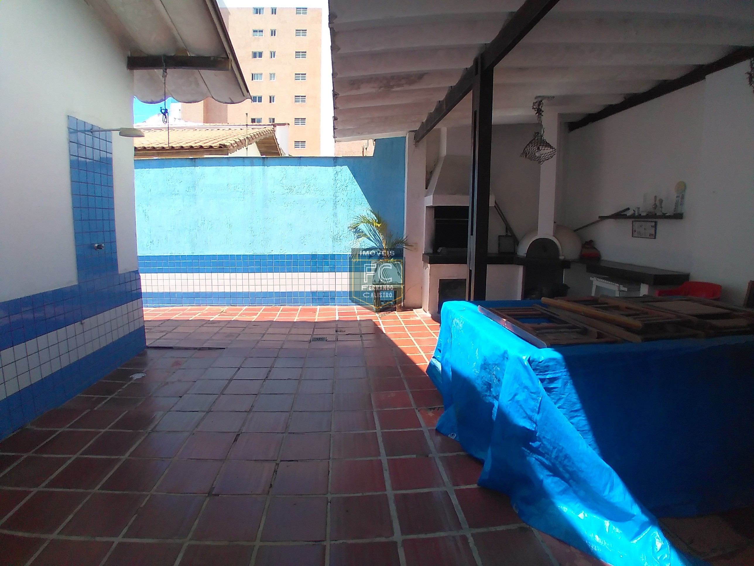 Casa lote inteiro 3 dormitórios (1 suíte), piscina, área gourmet, 6 vagas, edícula, a passos da praia, aceita financiamento, jd. Marina, mongaguá/sp