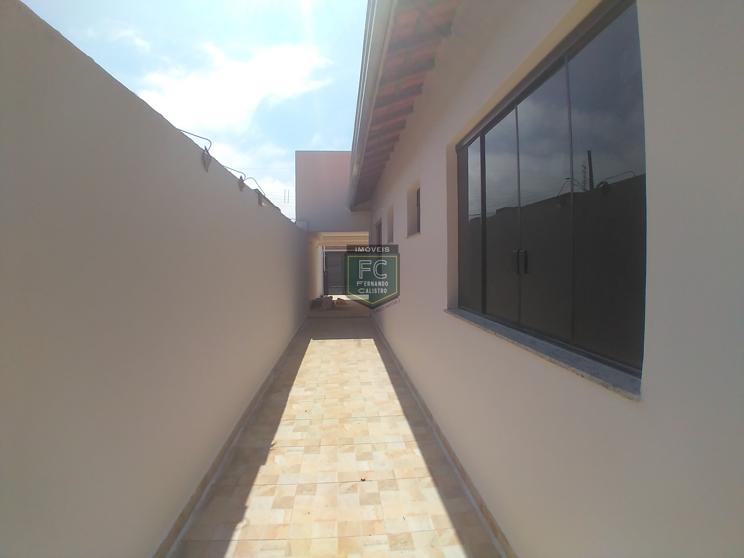 Casa isolada 3 dormitórios (1 suíte) modernizada, piscina, churrasqueira, edícula, a passos da praia, financ. Direto, permuta, jd. Marina, mongaguá/sp