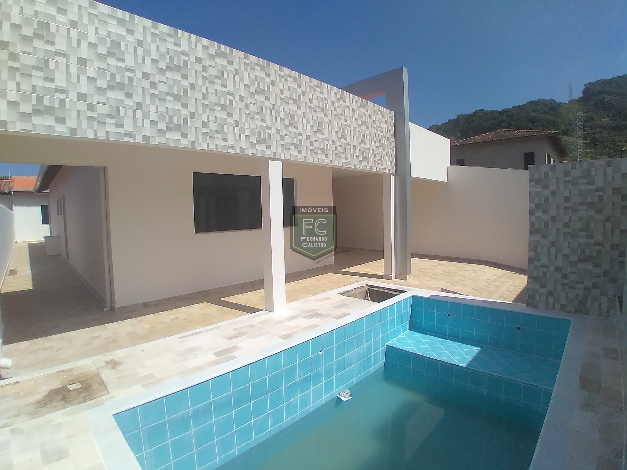 Casa isolada 3 dormitórios (1 suíte) modernizada, piscina, c
