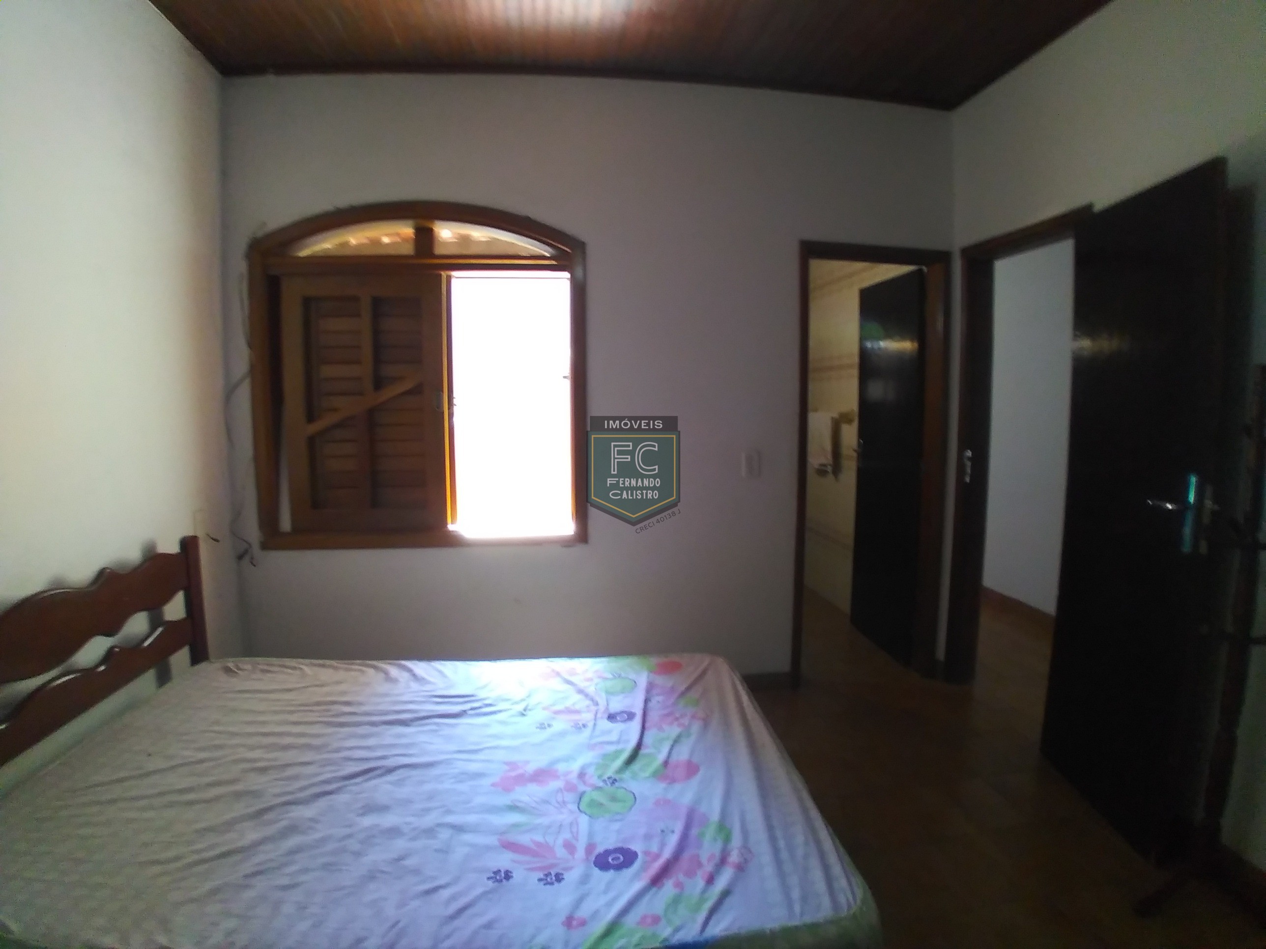 Casa lote inteiro 3 dormitórios (1 suíte), piscina, área gourmet, 6 vagas, edícula, a passos da praia, aceita financiamento, jd. Marina, mongaguá/sp