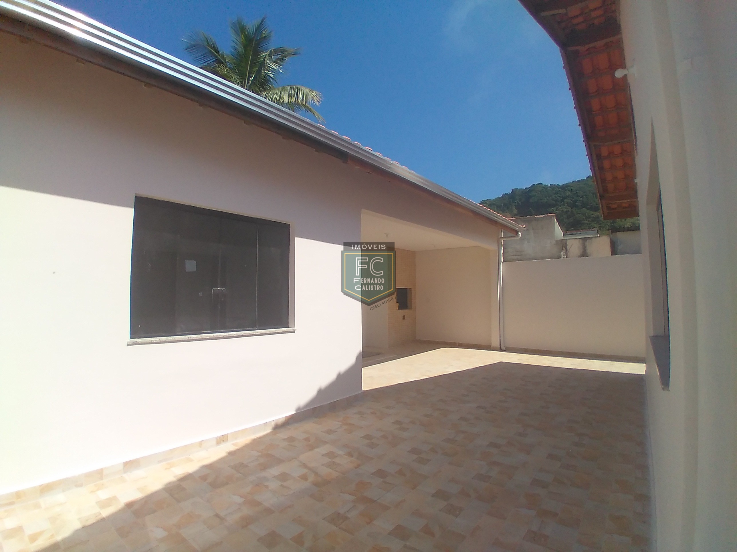Casa isolada 3 dormitórios (1 suíte) modernizada, piscina, churrasqueira, edícula, a passos da praia, financ. Direto, permuta, jd. Marina, mongaguá/sp