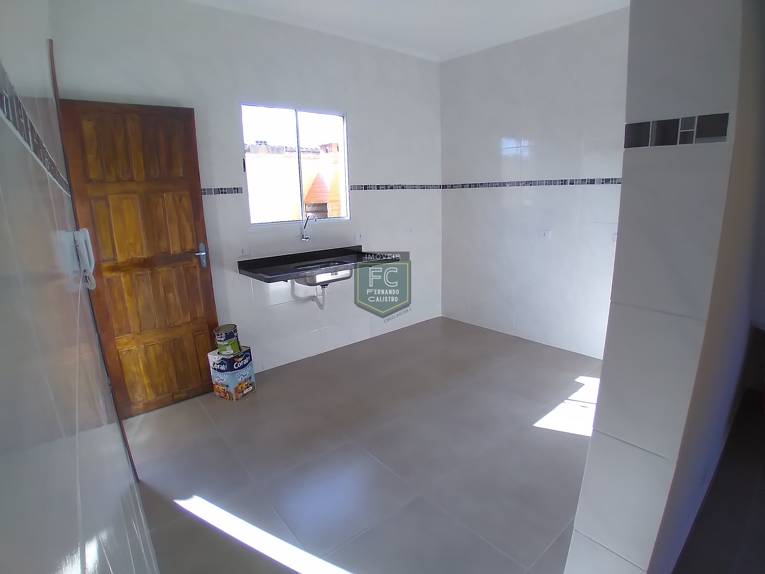Sobrados novos 2 dormitórios (2 suítes) em condomínio, local