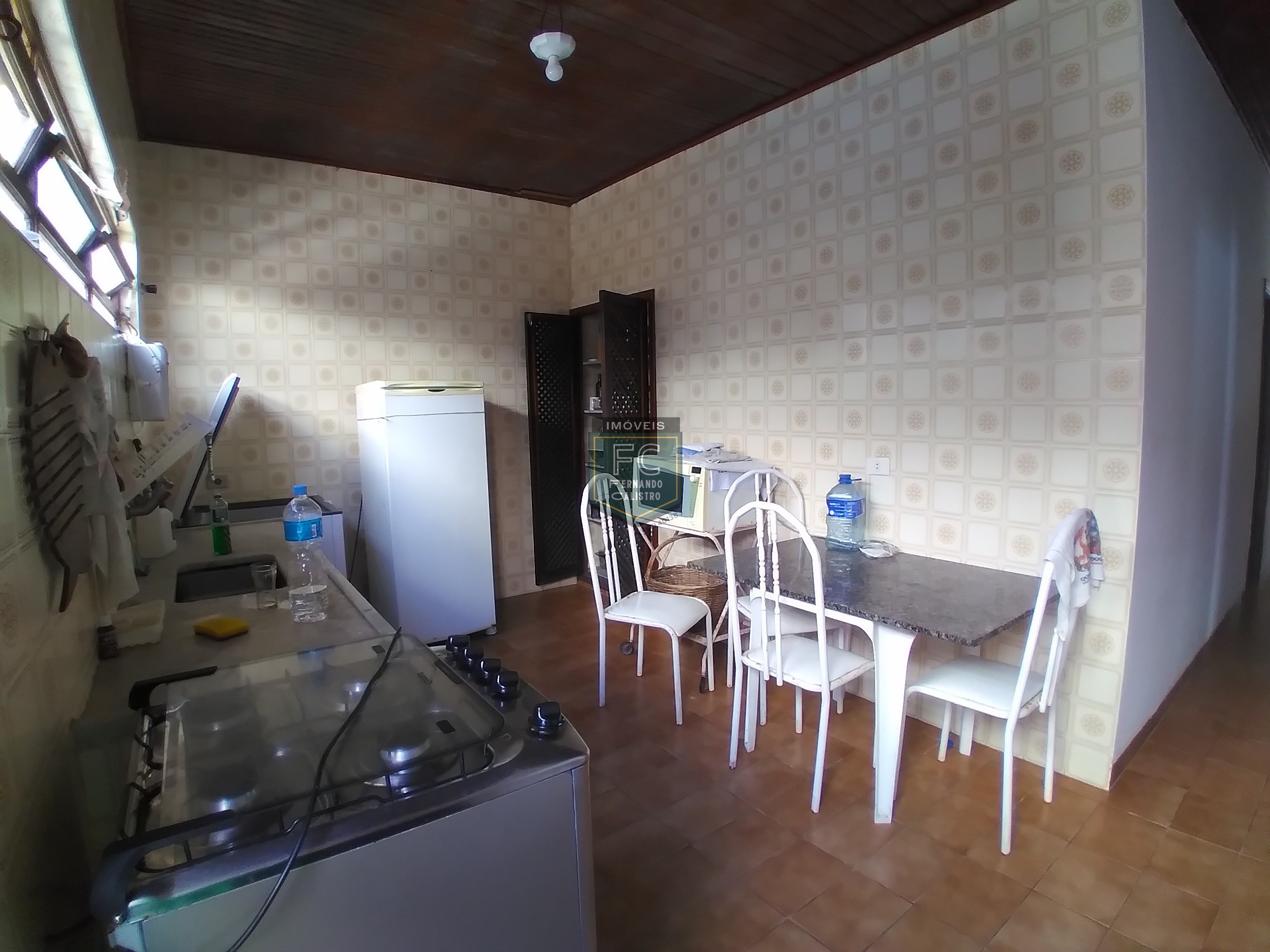 Casa lote inteiro 3 dormitórios (1 suíte), piscina, área gourmet, 6 vagas, edícula, a passos da praia, aceita financiamento, jd. Marina, mongaguá/sp