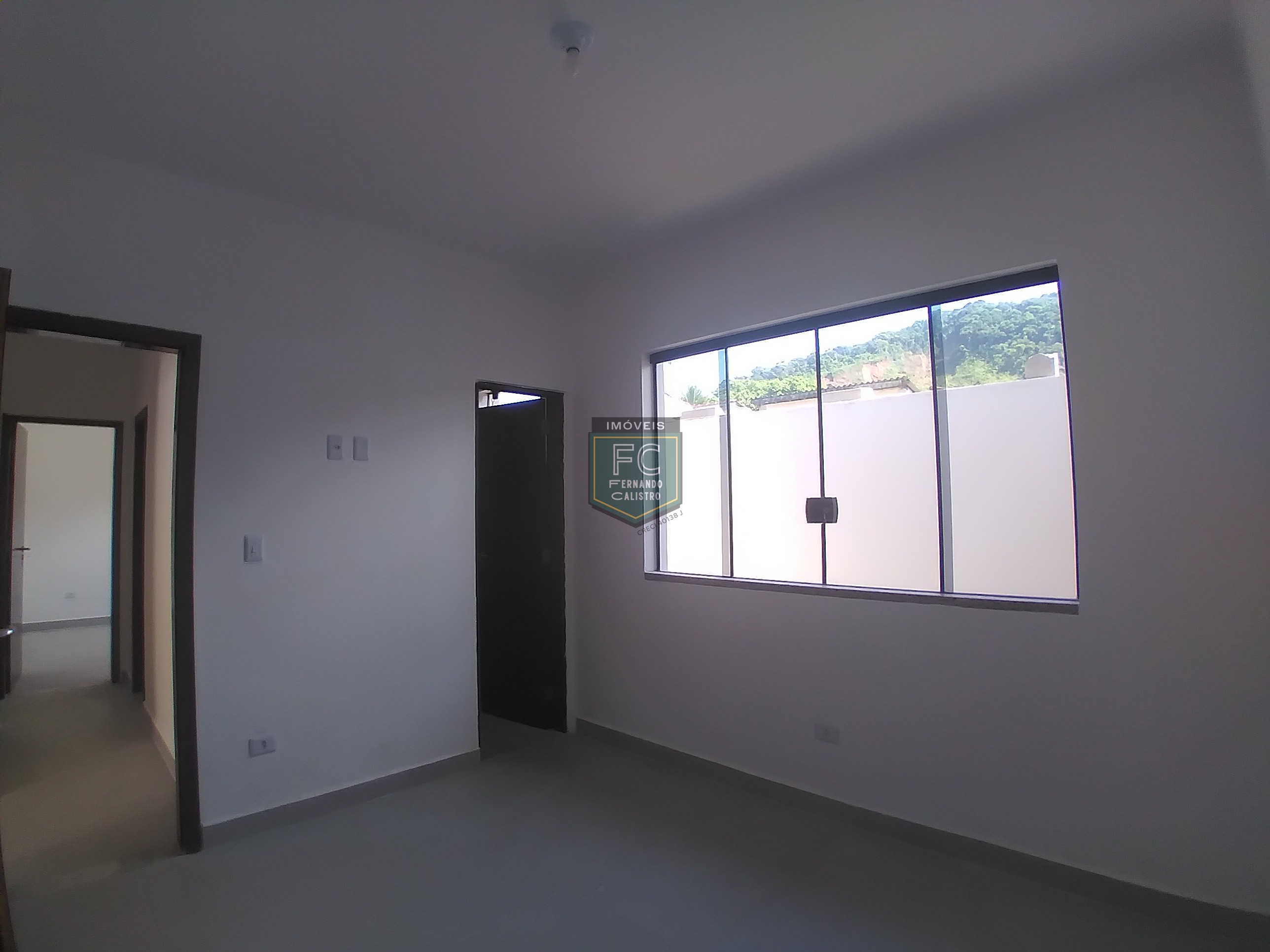 Casa isolada 3 dormitórios (1 suíte) modernizada, piscina, churrasqueira, edícula, a passos da praia, financ. Direto, permuta, jd. Marina, mongaguá/sp