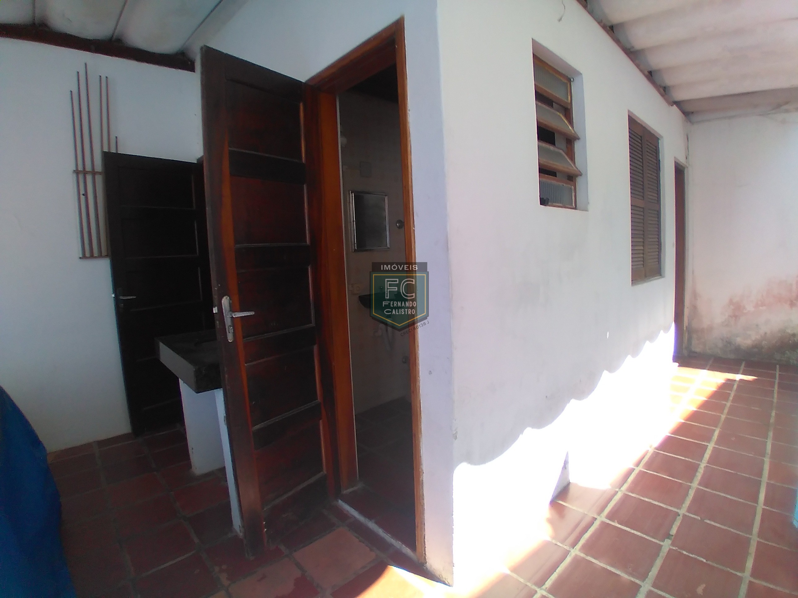 Casa lote inteiro 3 dormitórios (1 suíte), piscina, área gourmet, 6 vagas, edícula, a passos da praia, aceita financiamento, jd. Marina, mongaguá/sp