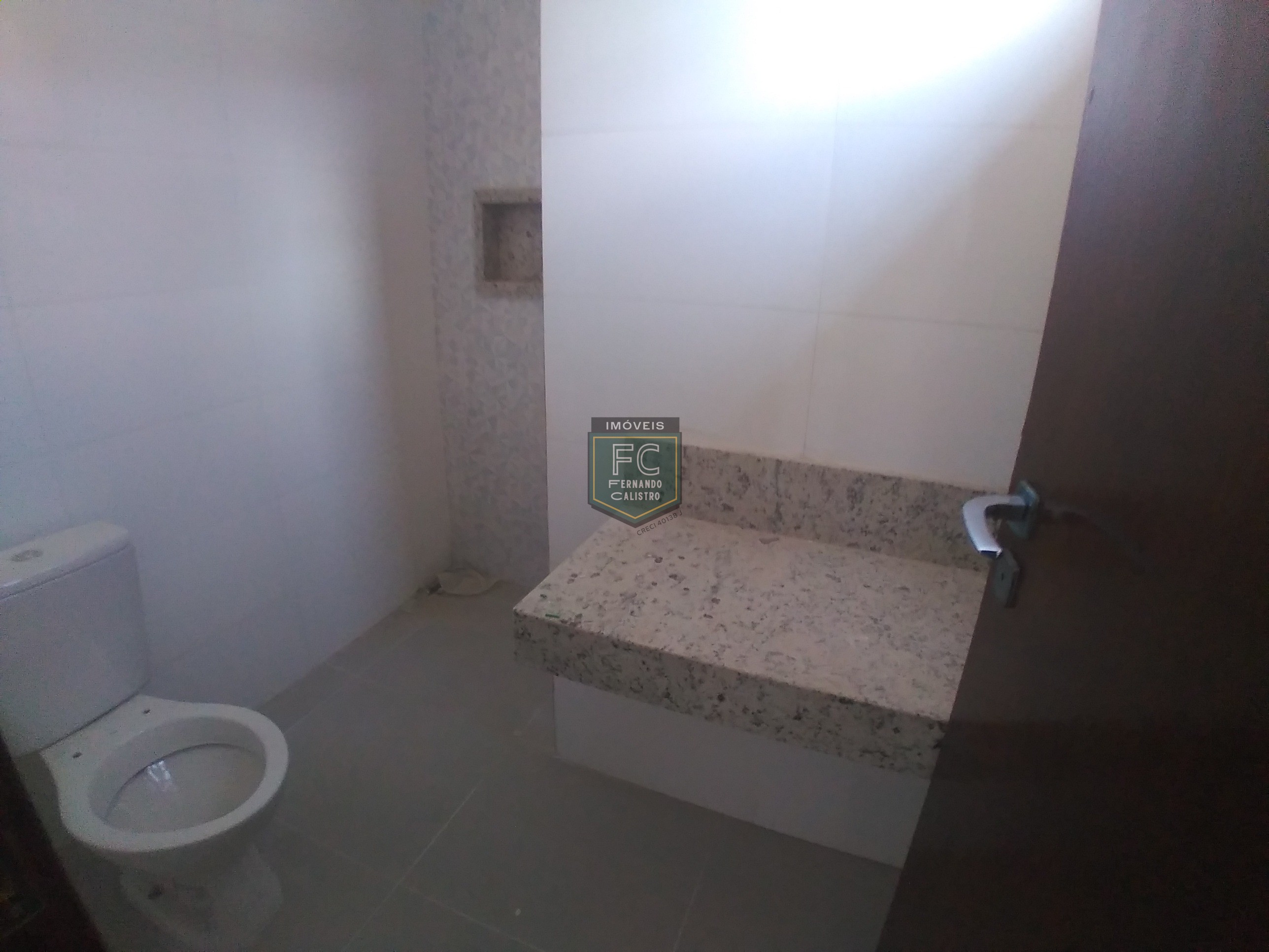 Casa isolada 3 dormitórios (1 suíte) modernizada, piscina, churrasqueira, edícula, a passos da praia, financ. Direto, permuta, jd. Marina, mongaguá/sp