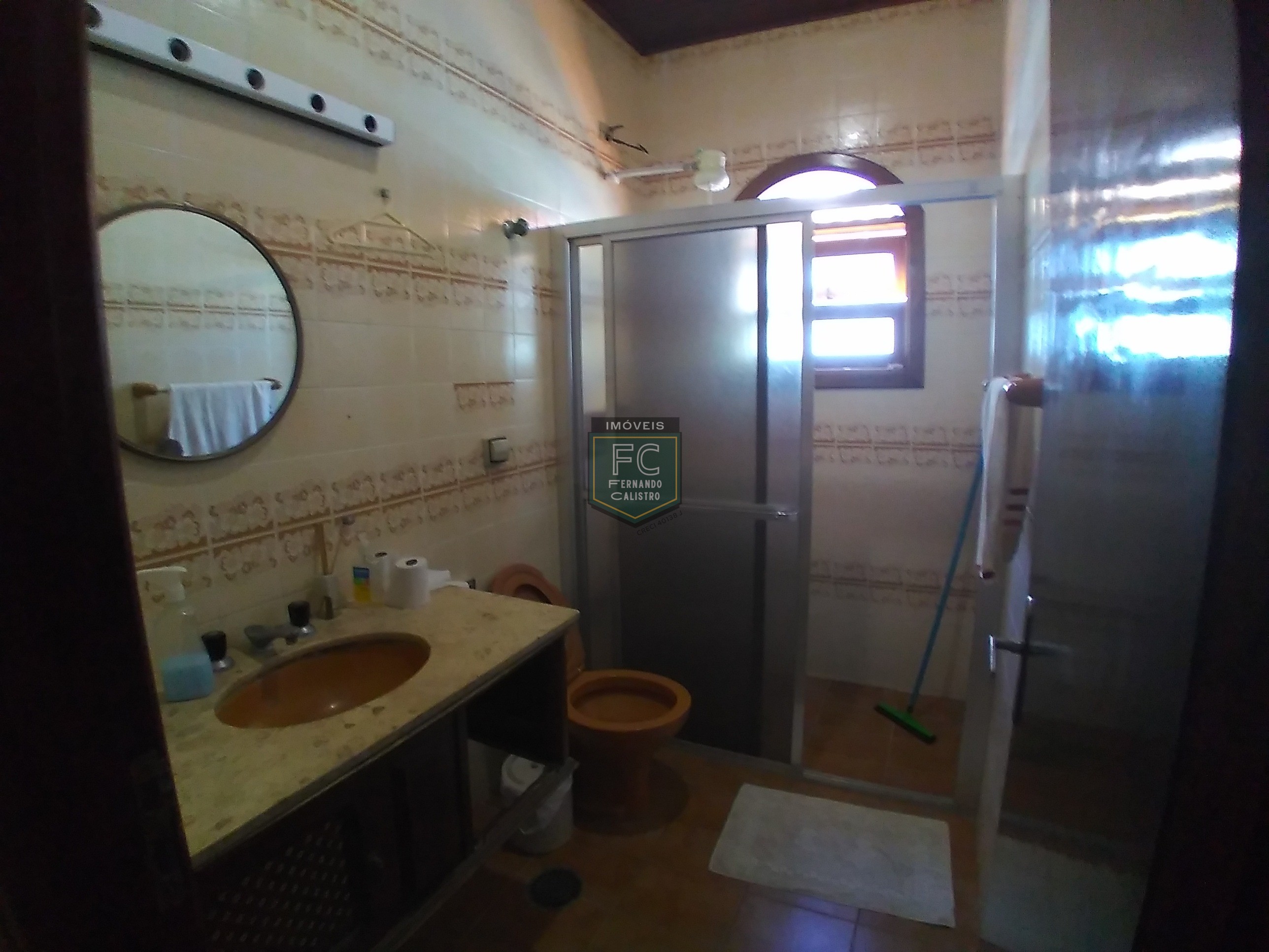 Casa lote inteiro 3 dormitórios (1 suíte), piscina, área gourmet, 6 vagas, edícula, a passos da praia, aceita financiamento, jd. Marina, mongaguá/sp