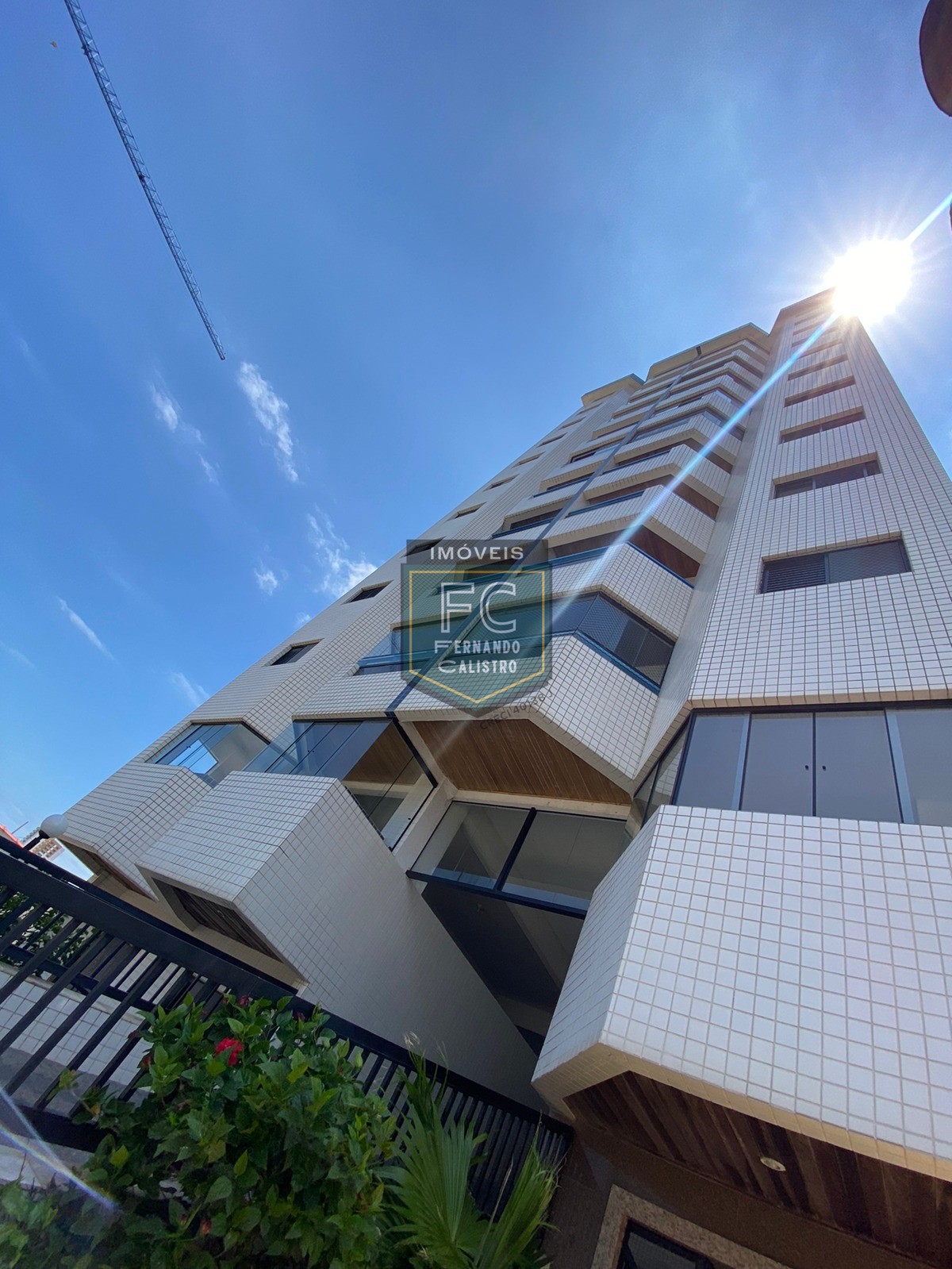 Apartamento alto padrão 1 dormitório, 57 m², varanda envidraçada c/ vista p/ o mar, 100 mts da praia, financiamento, permuta, vera cruz, mongaguá - sp