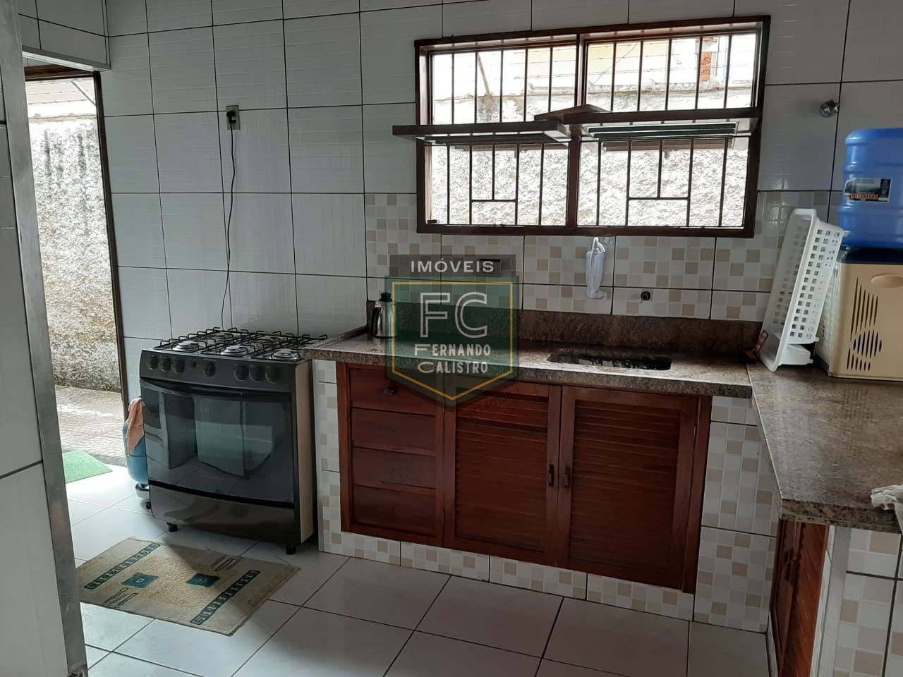 Casa térrea isolada 500m² á. Total, 3 dormitórios (2 suítes), edicula (1 suíte), área churrasqueira coberta, 4 vagas, v. Atlântica, mongaguá, sp