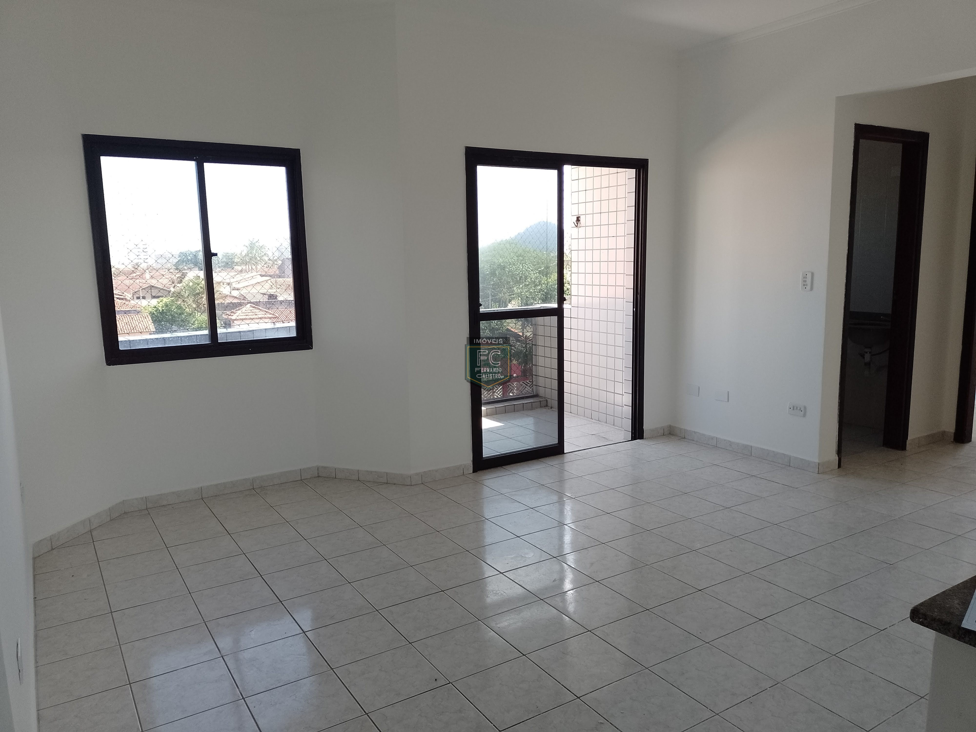 Apartamento 2 dormitórios (1 suíte) 73m², frente, 2 varandas