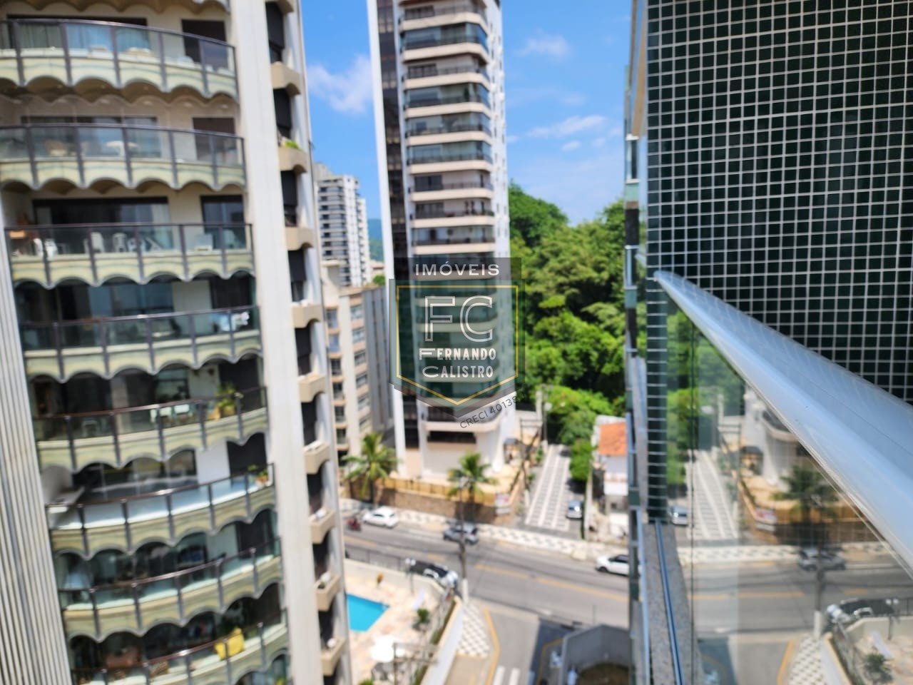 Apartamento alto padrão 3 dormitórios (1 suíte), 100m², mobiliado, varanda com linda vista p/ o mar, financiamento bancário, asturias, guarujá, sp