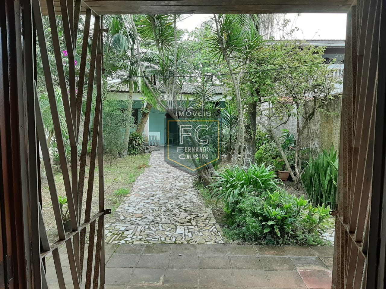 Casa térrea isolada 500m² á. Total, 3 dormitórios (2 suítes), edicula (1 suíte), área churrasqueira coberta, 4 vagas, v. Atlântica, mongaguá, sp