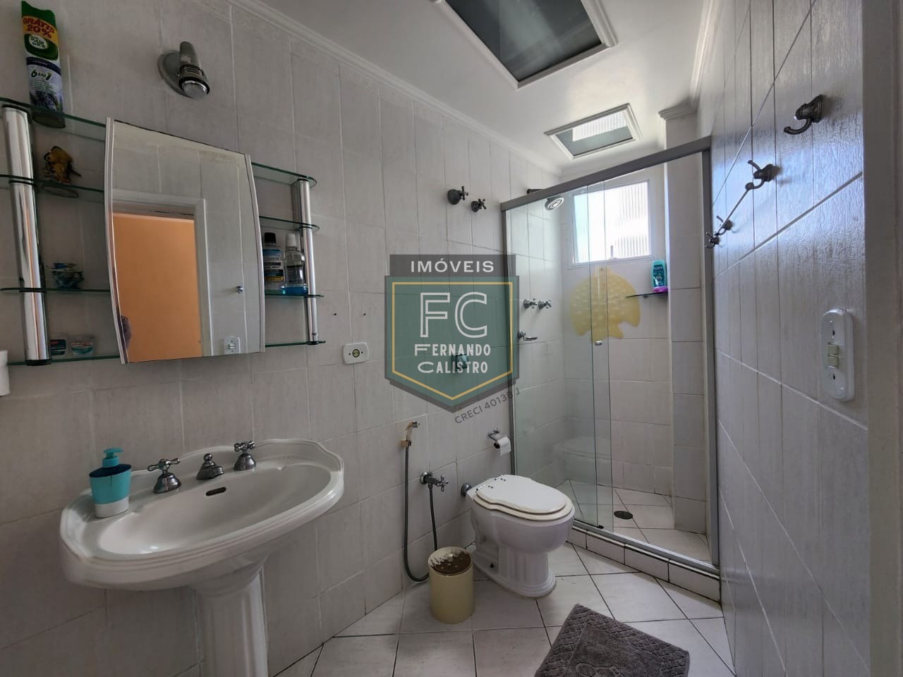 Apartamento alto padrão 3 dormitórios (1 suíte), 100m², mobiliado, varanda com linda vista p/ o mar, financiamento bancário, asturias, guarujá, sp