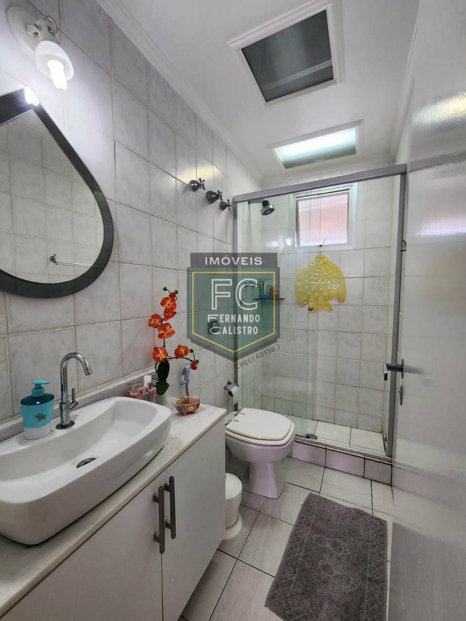 Apartamento alto padrão 3 dormitórios (1 suíte), 100m², mobiliado, varanda com linda vista p/ o mar, financiamento bancário, asturias, guarujá, sp
