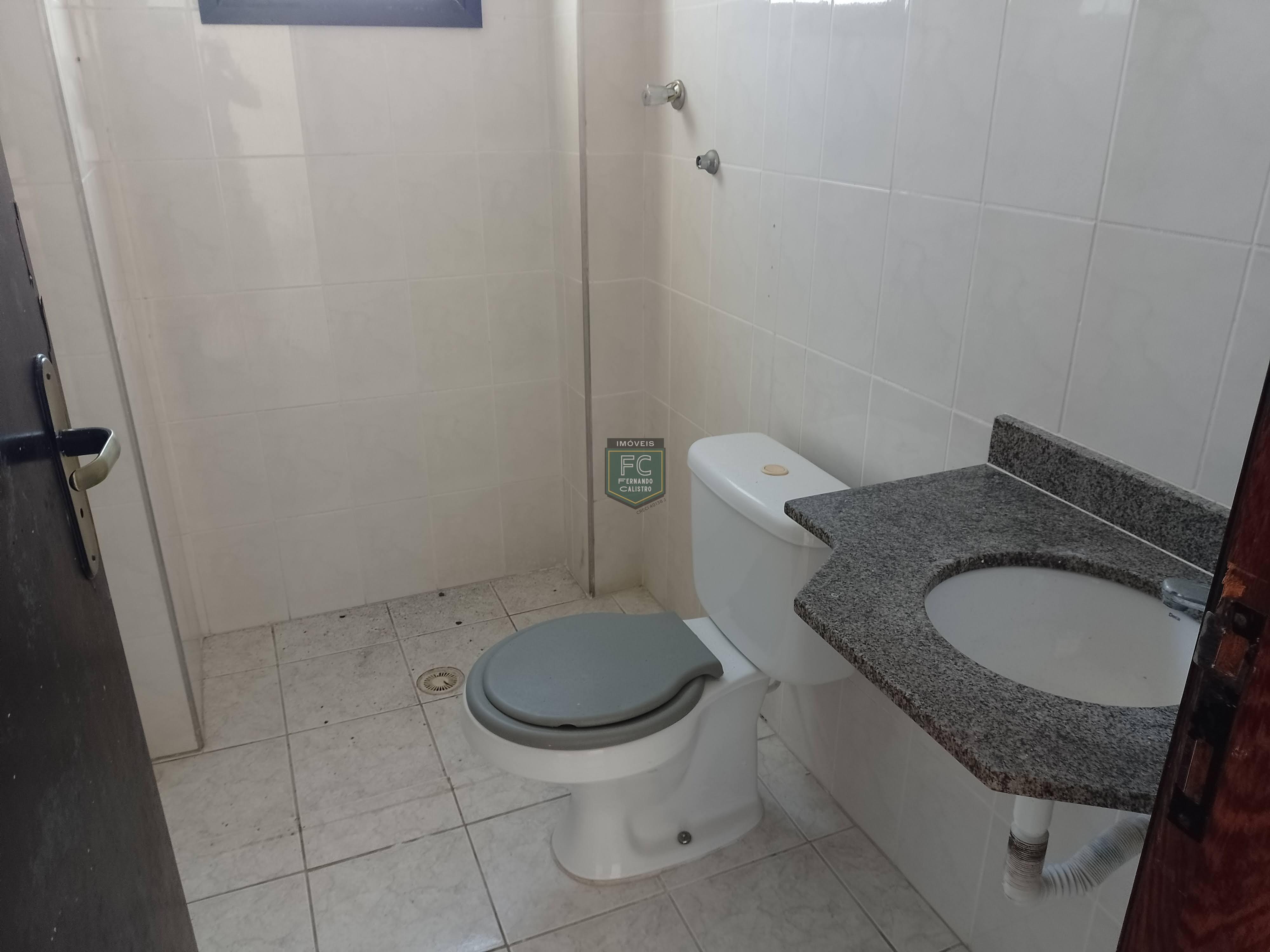 Apartamento 2 dormitórios (1 suíte) 73m², frente, 2 varandas, vista p/ o mar, elevador, 1 vaga, 100 mts da praia, pagamento facilitado, mongaguá sp