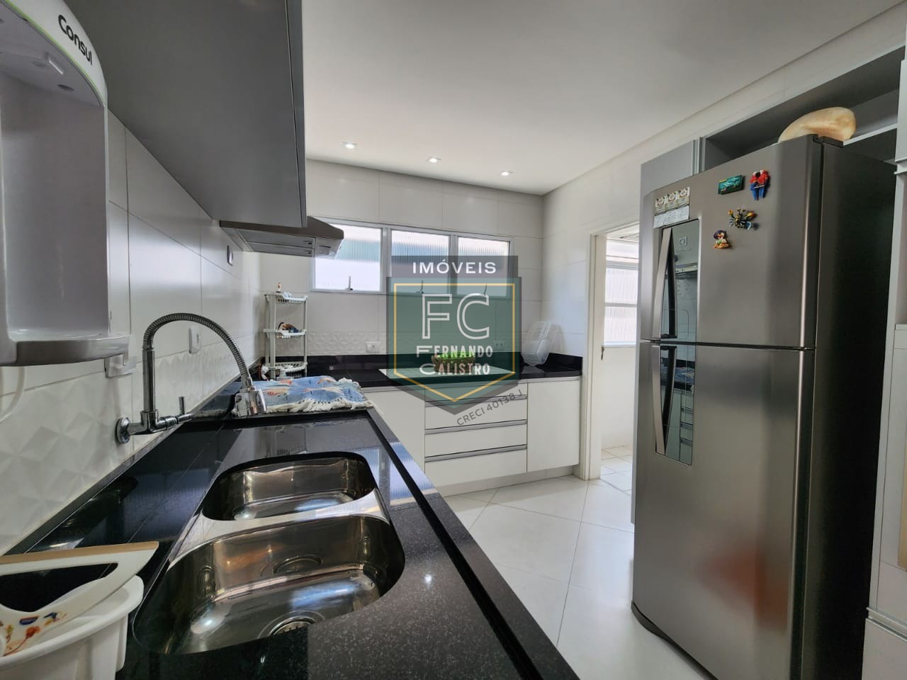 Apartamento alto padrão 3 dormitórios (1 suíte), 100m², mobiliado, varanda com linda vista p/ o mar, financiamento bancário, asturias, guarujá, sp