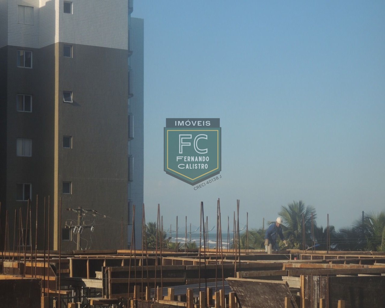 Apartamento 1 Dormitório Semi Mobiliado, 57 m², Elevador, 1 Vaga, Condomínio Frente Mar, Financia Bancário, V. Atlântica, Região Central, Mongaguá SP