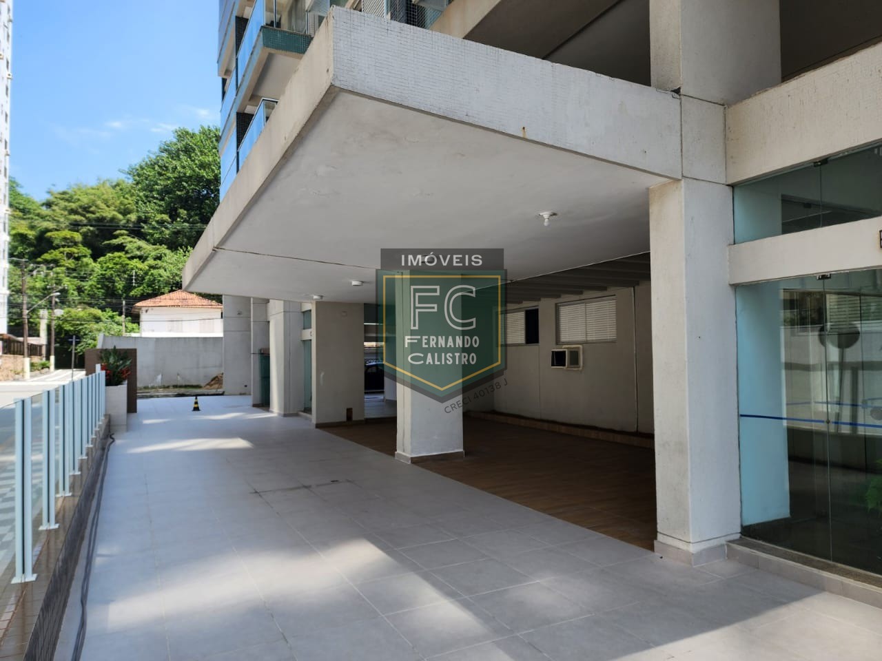Apartamento alto padrão 3 dormitórios (1 suíte), 100m², mobiliado, varanda com linda vista p/ o mar, financiamento bancário, asturias, guarujá, sp