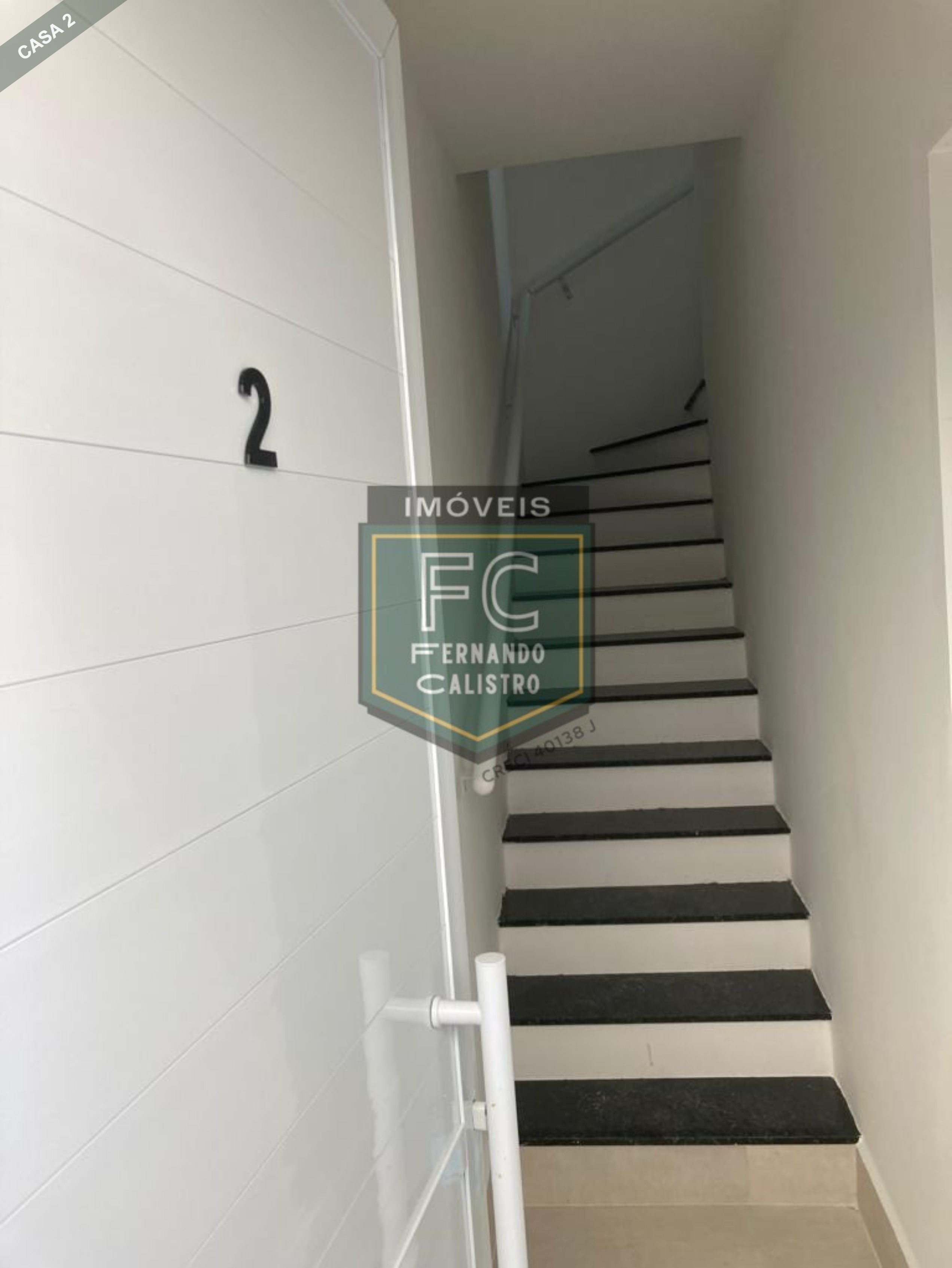 Casas novas c/ segurança de condominio, 2 dormitórios, lavab