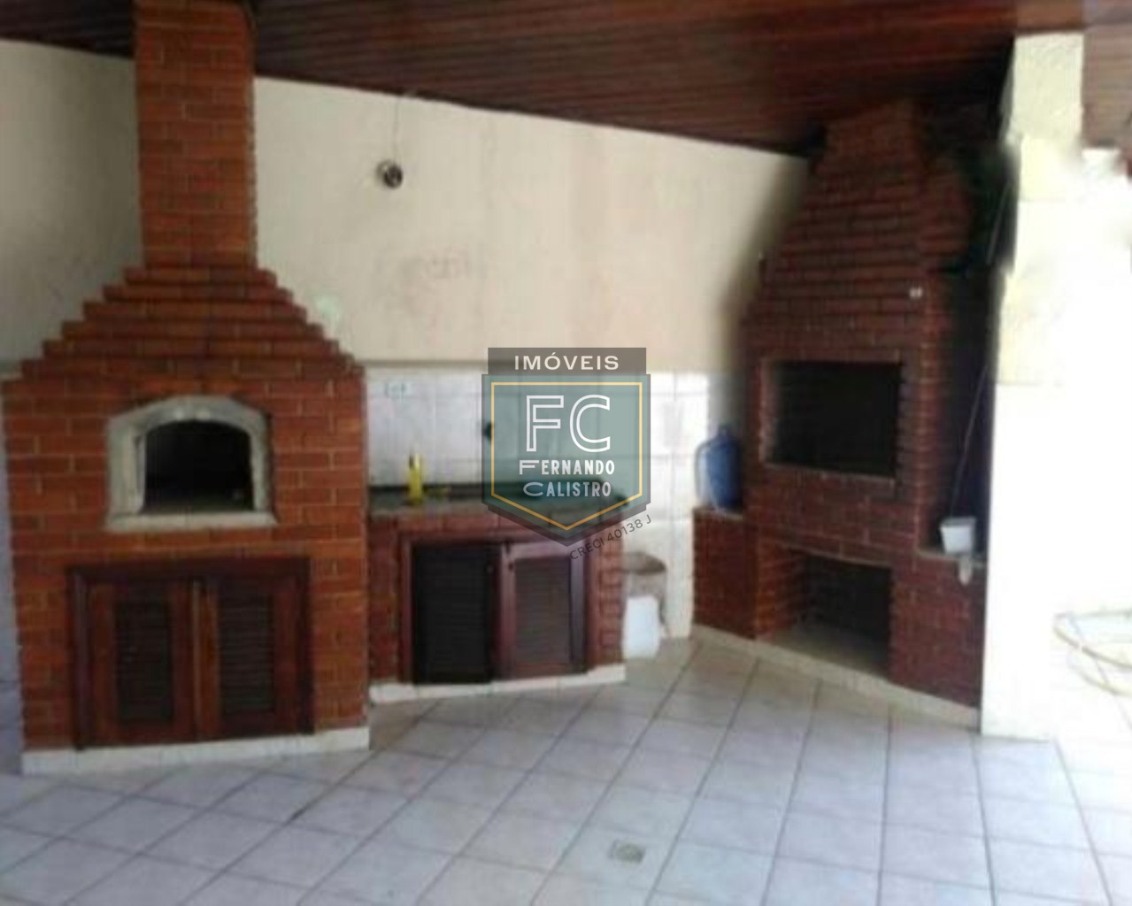 Casa de esquina na praia dos sonhos, itanhaém! 4 dormitórios (2 suítes), piscina c/ cascata, espaço gourmet coberto c/ churrasqueira, 6 vagas cobertas