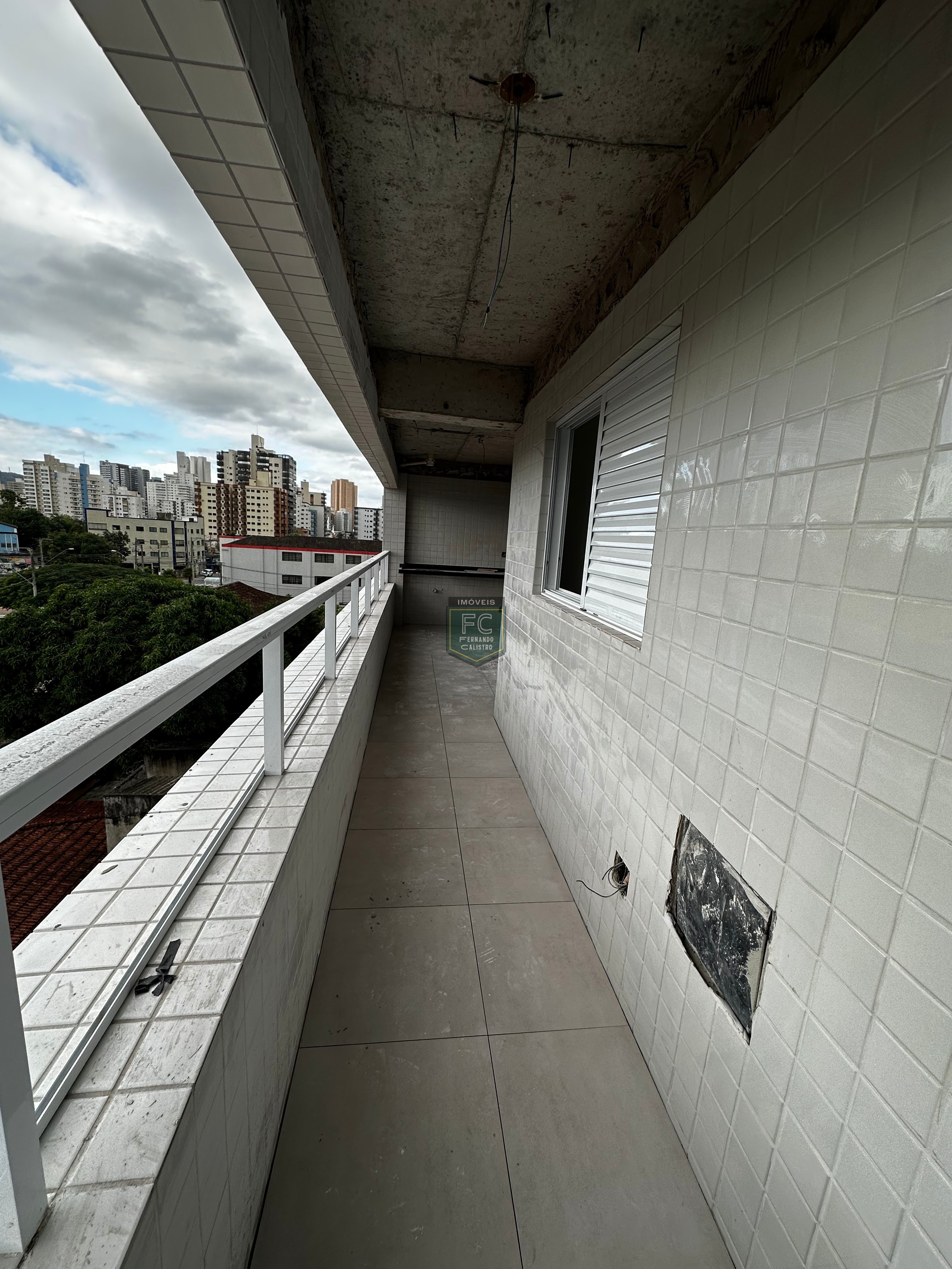 Apartamento 2 dormitórios (1 suíte) alto padrão em obras, varanda gourmet, lazer completo, local nobre, perto da praia, guilhermina, praia grande sp