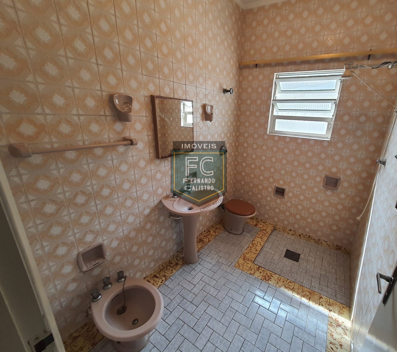 Casa Lote Inteiro 2 Dormitórios + Edícula c/ Sala, Dormitório e Banheiro, Espaço p/ Piscina, 4 Vagas, Perto da Praia, Bal. Flórida, Praia Grande SP