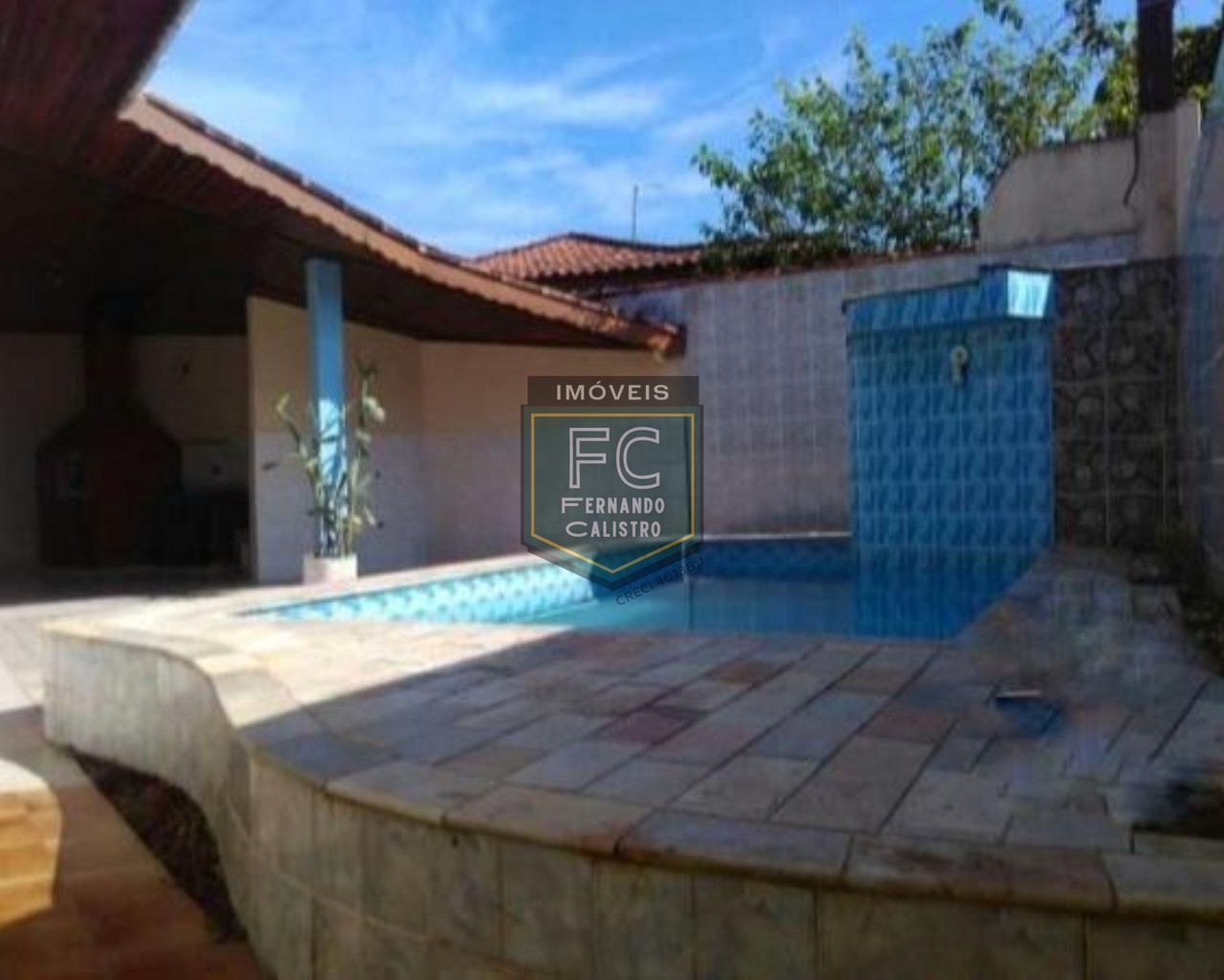 Casa de esquina na praia dos sonhos, itanhaém! 4 dormitórios (2 suítes), piscina c/ cascata, espaço gourmet coberto c/ churrasqueira, 6 vagas cobertas