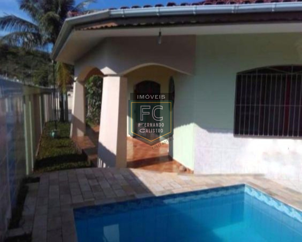 Casa de esquina na praia dos sonhos, itanhaém! 4 dormitórios (2 suítes), piscina c/ cascata, espaço gourmet coberto c/ churrasqueira, 6 vagas cobertas