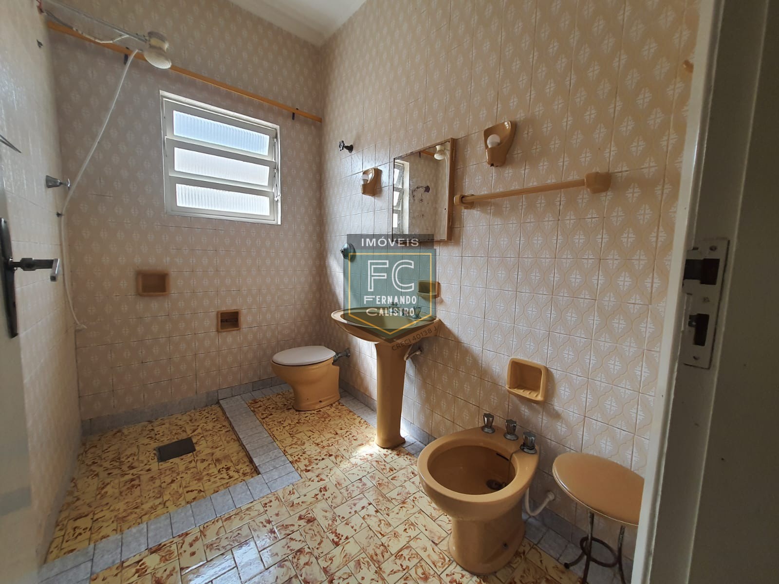 Casa Lote Inteiro 2 Dormitórios + Edícula c/ Sala, Dormitório e Banheiro, Espaço p/ Piscina, 4 Vagas, Perto da Praia, Bal. Flórida, Praia Grande SP