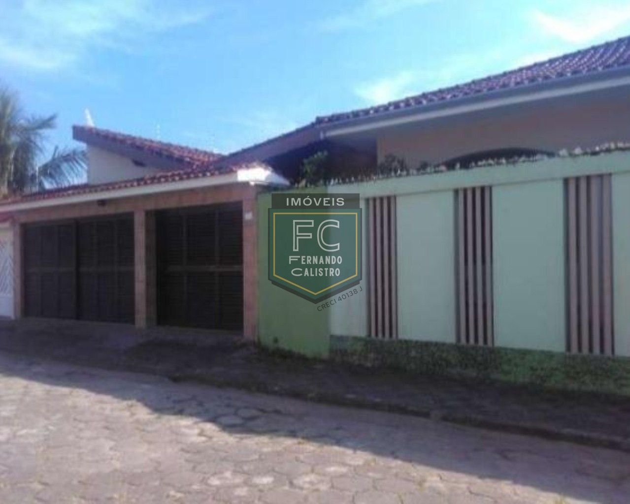 Casa de esquina na praia dos sonhos, itanhaém! 4 dormitórios (2 suítes), piscina c/ cascata, espaço gourmet coberto c/ churrasqueira, 6 vagas cobertas